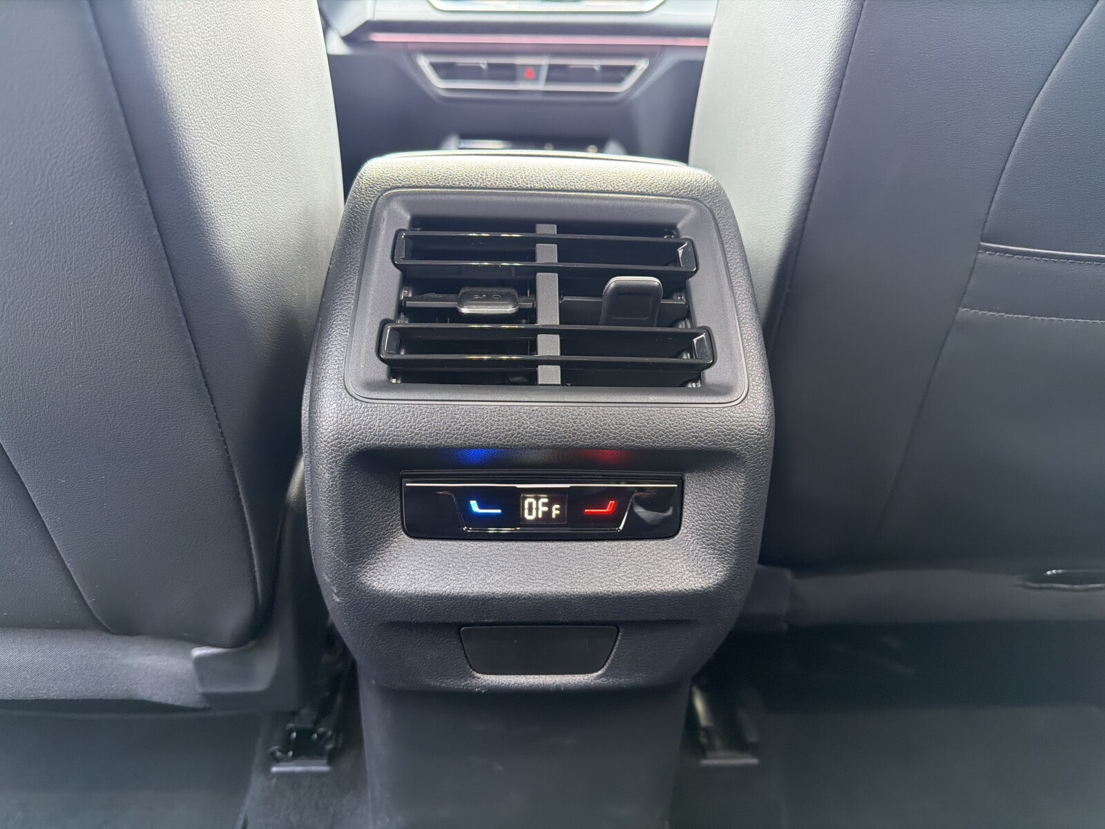 Volkswagen Tiguan - zdjęcie 23