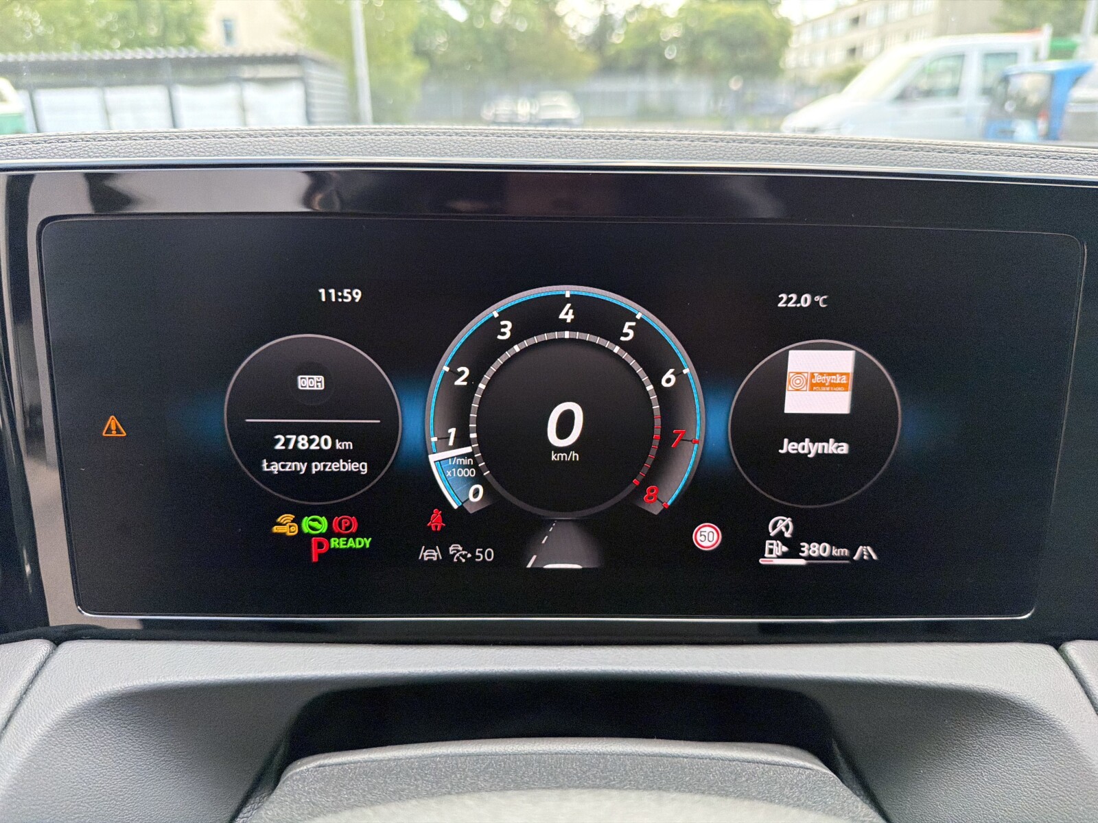 Volkswagen Tiguan - zdjęcie 17