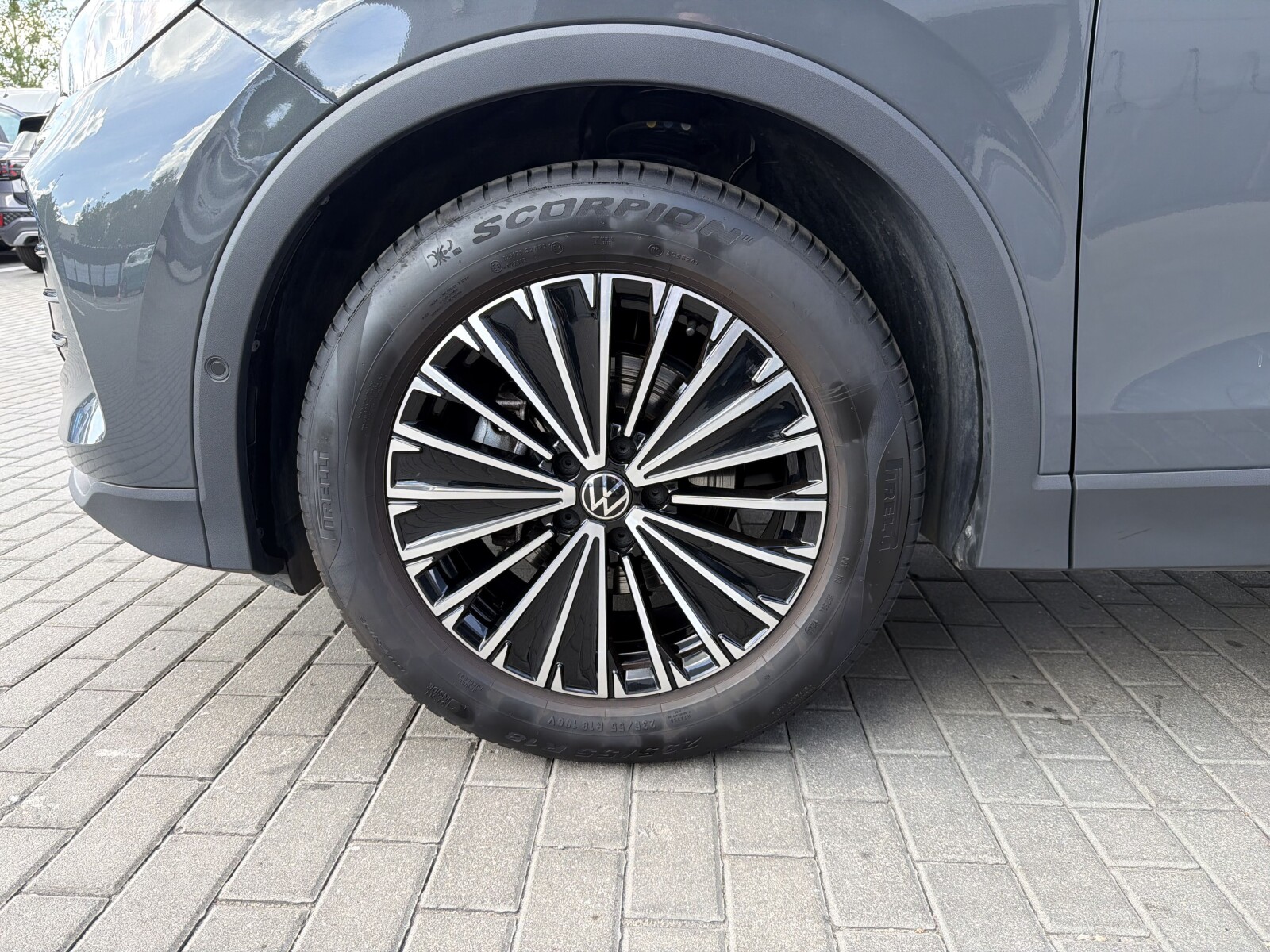 Volkswagen Tiguan - zdjęcie 21