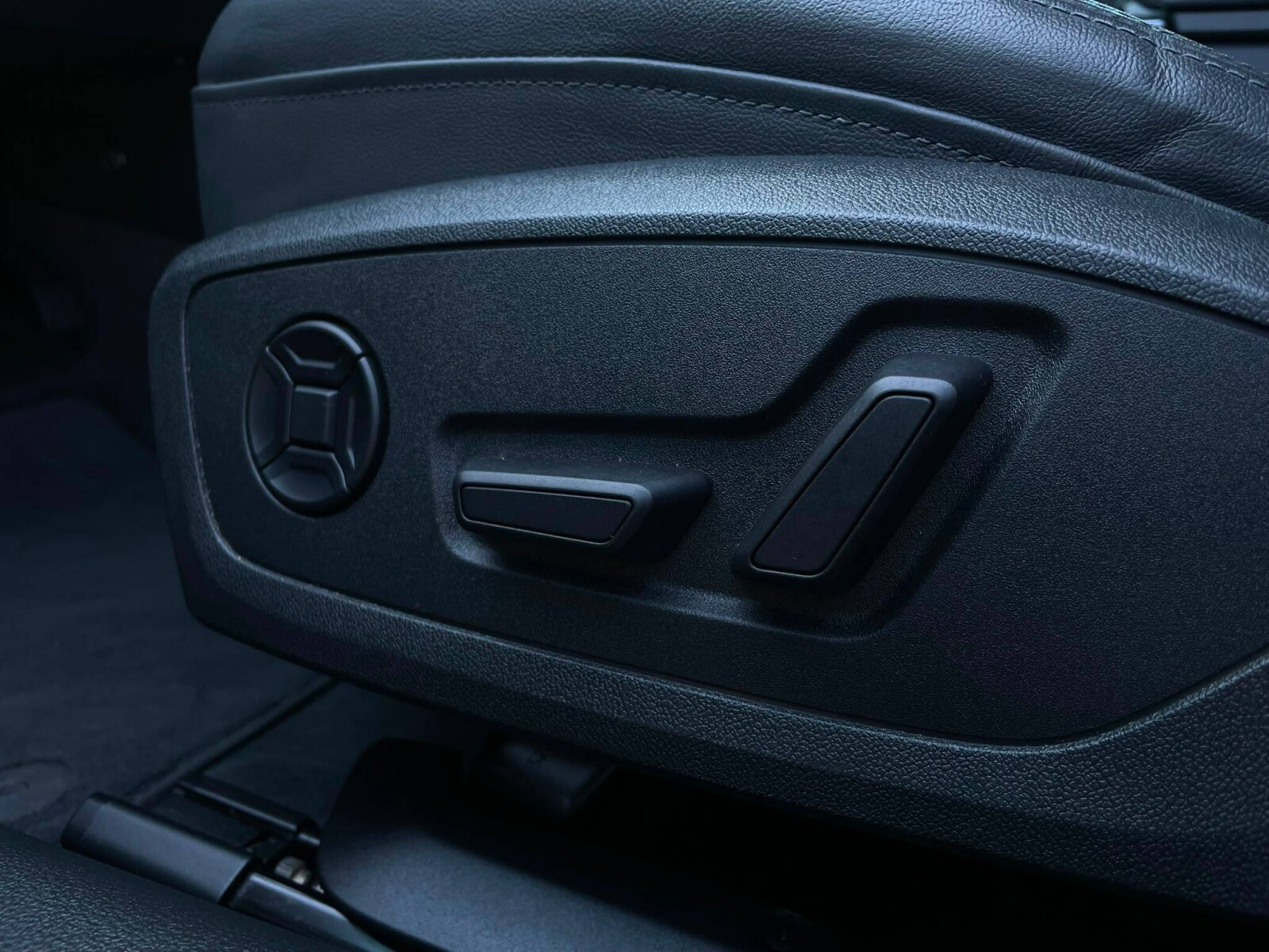 Audi A6 Avant - zdjęcie 19
