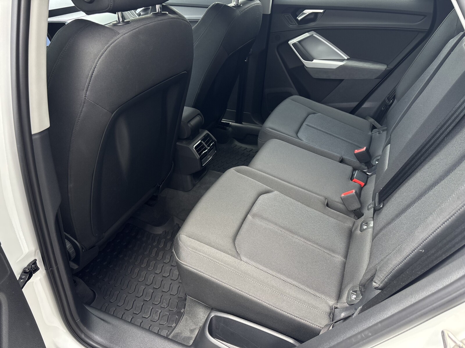 Audi Q3 Sportback - zdjęcie 25