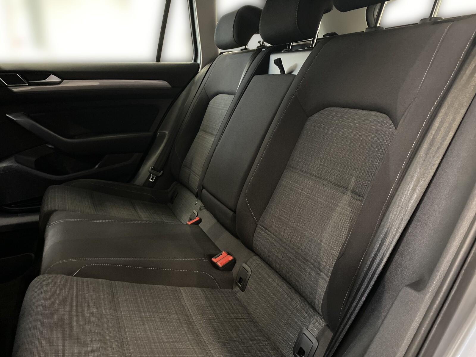 Volkswagen Passat - zdjęcie 31