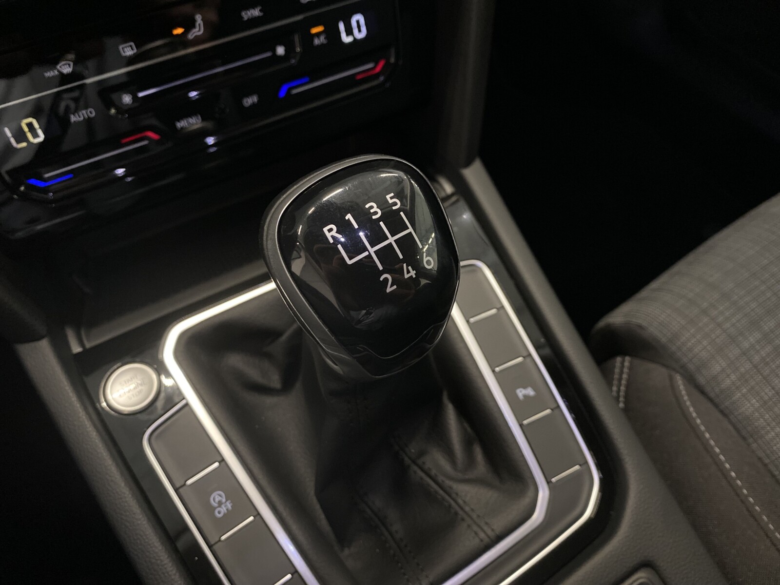 Volkswagen Passat - zdjęcie 12
