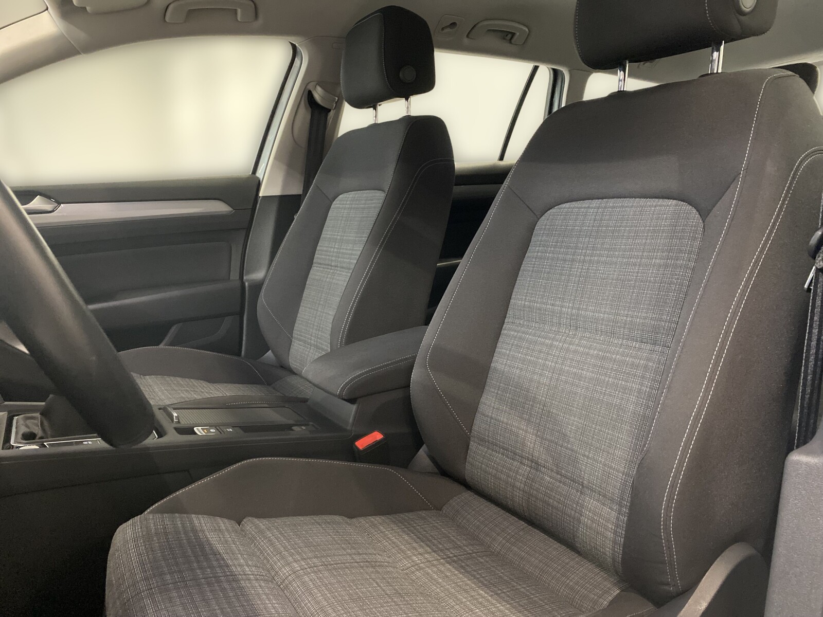 Volkswagen Passat - zdjęcie 10