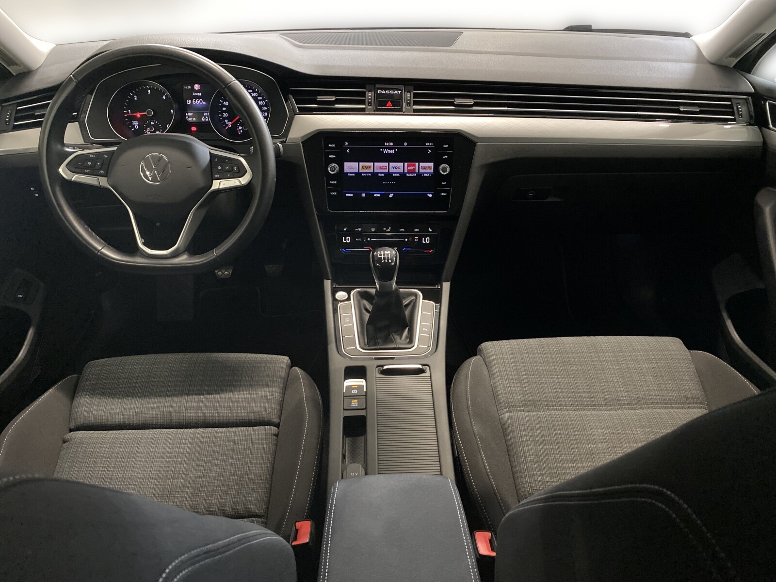 Volkswagen Passat - zdjęcie 9