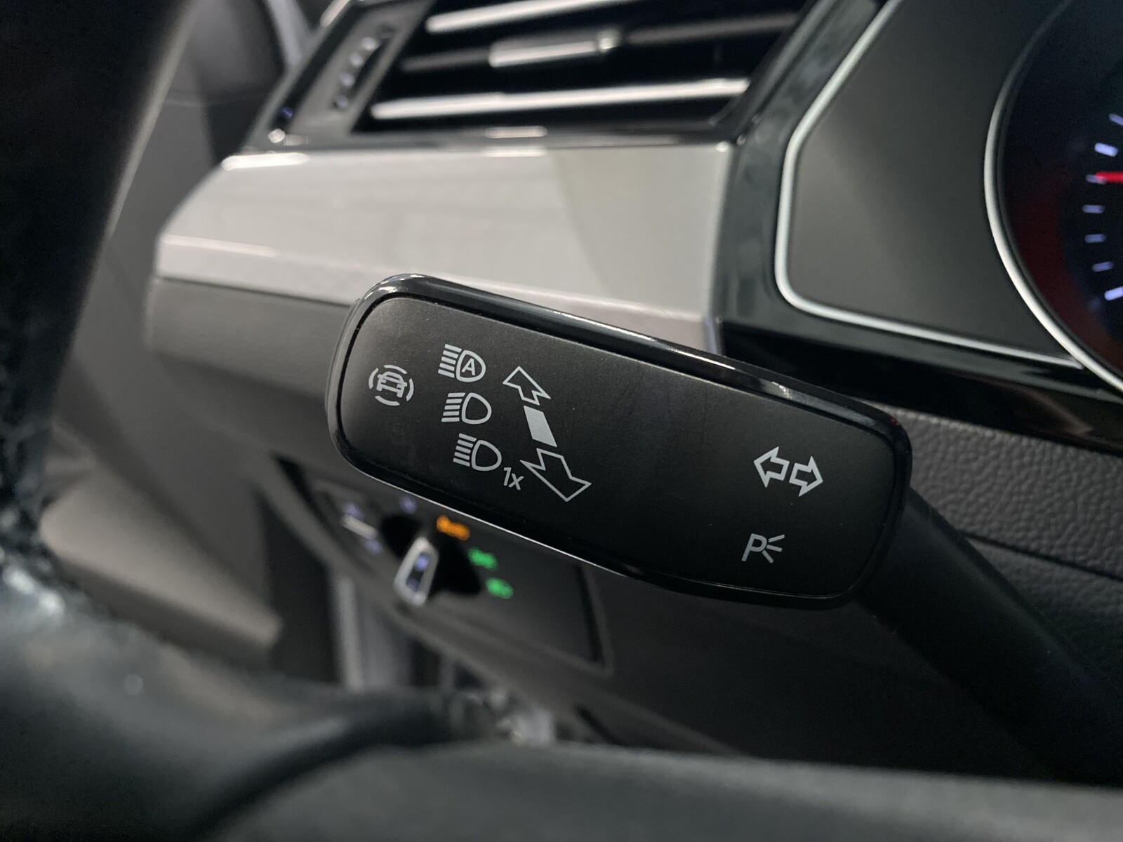 Volkswagen Passat - zdjęcie 26
