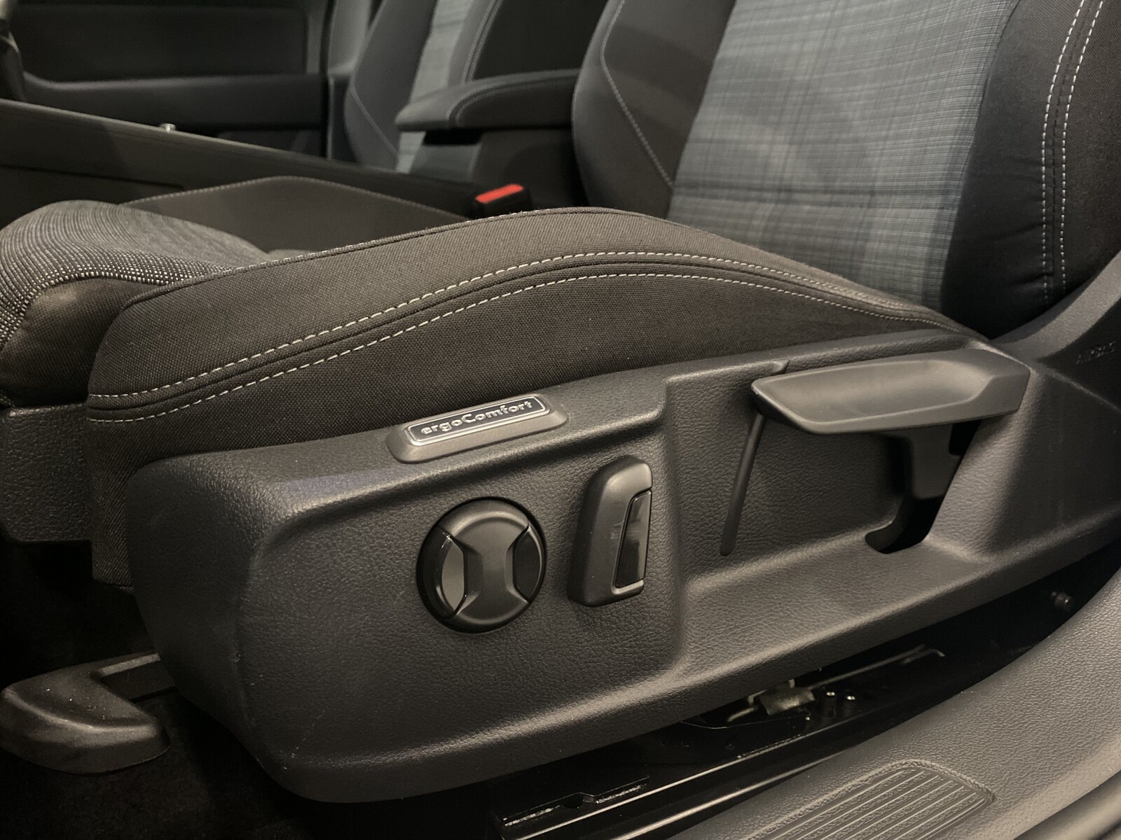 Volkswagen Passat - zdjęcie 11