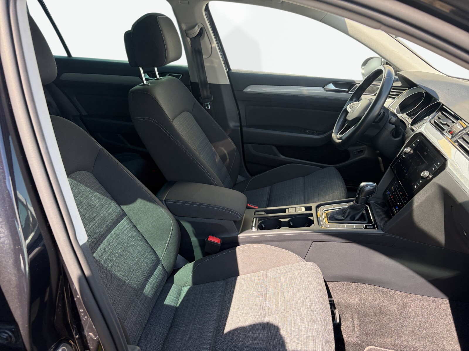 Volkswagen Passat Variant - zdjęcie 12