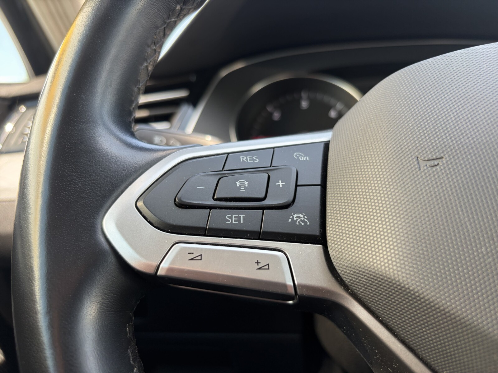 Volkswagen Passat Variant - zdjęcie 16