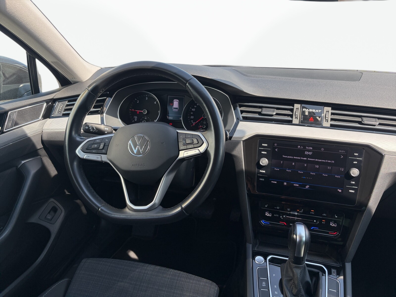 Volkswagen Passat Variant - zdjęcie 11