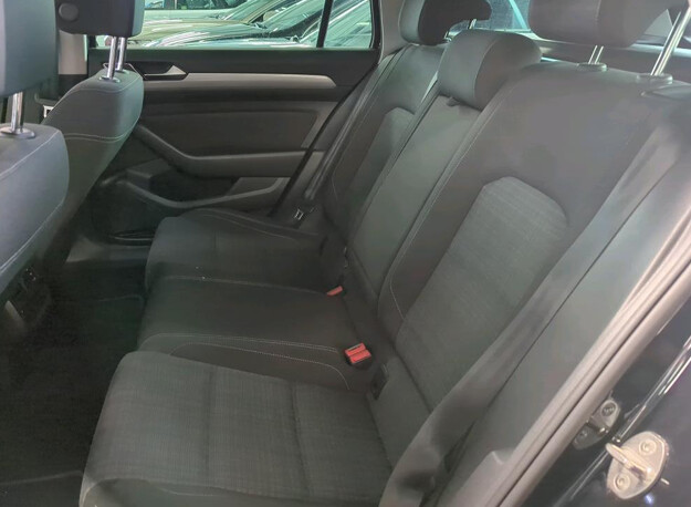 Volkswagen Passat - zdjęcie 6