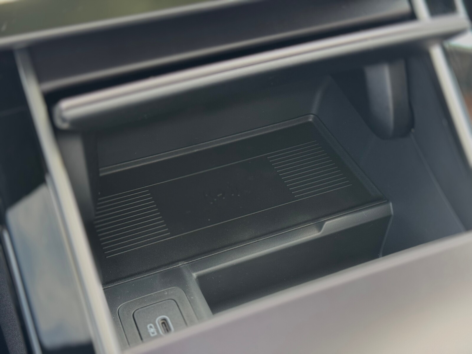 Land Rover Range Rover Velar - zdjęcie 28