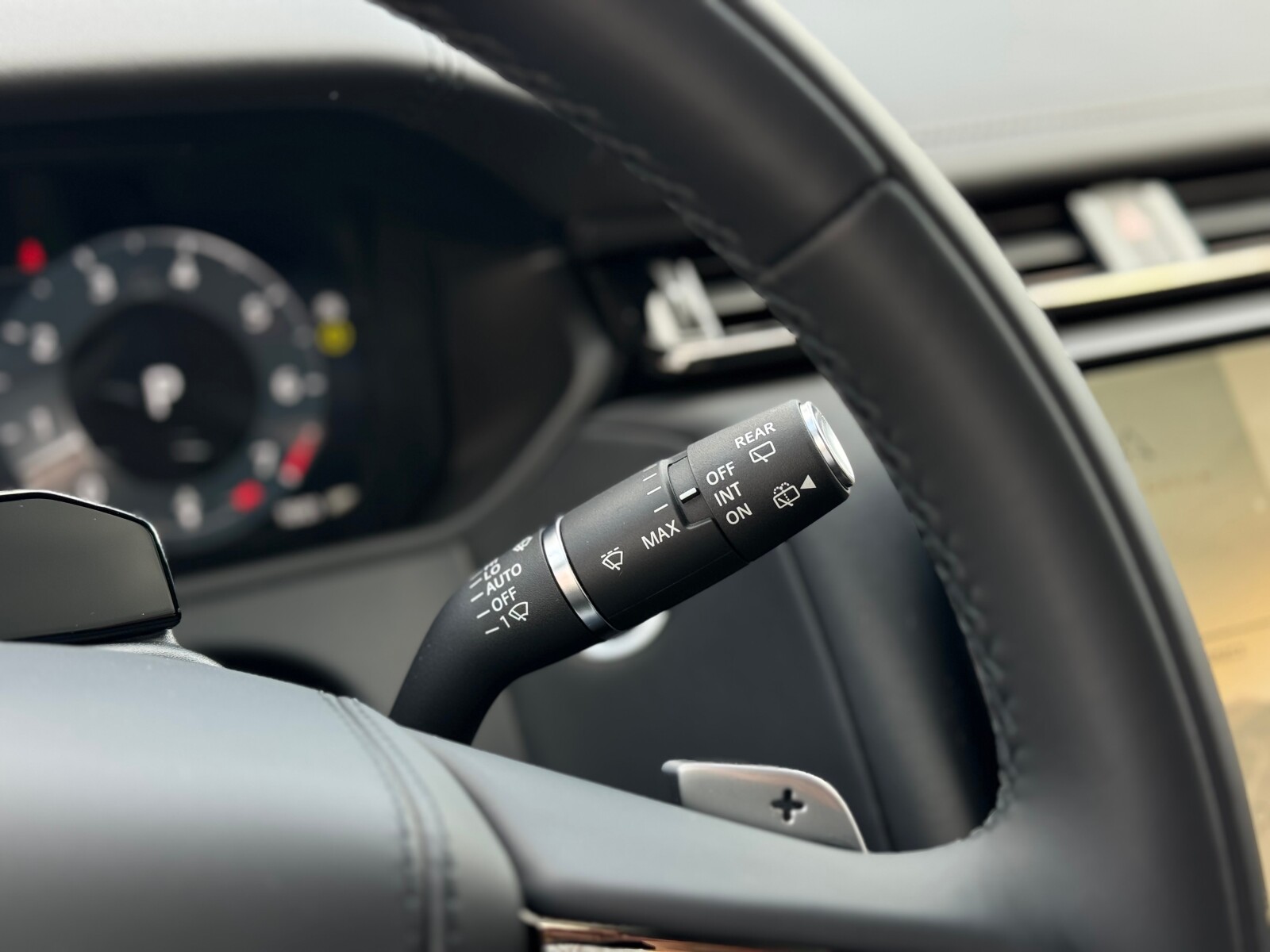 Land Rover Range Rover Velar - zdjęcie 14