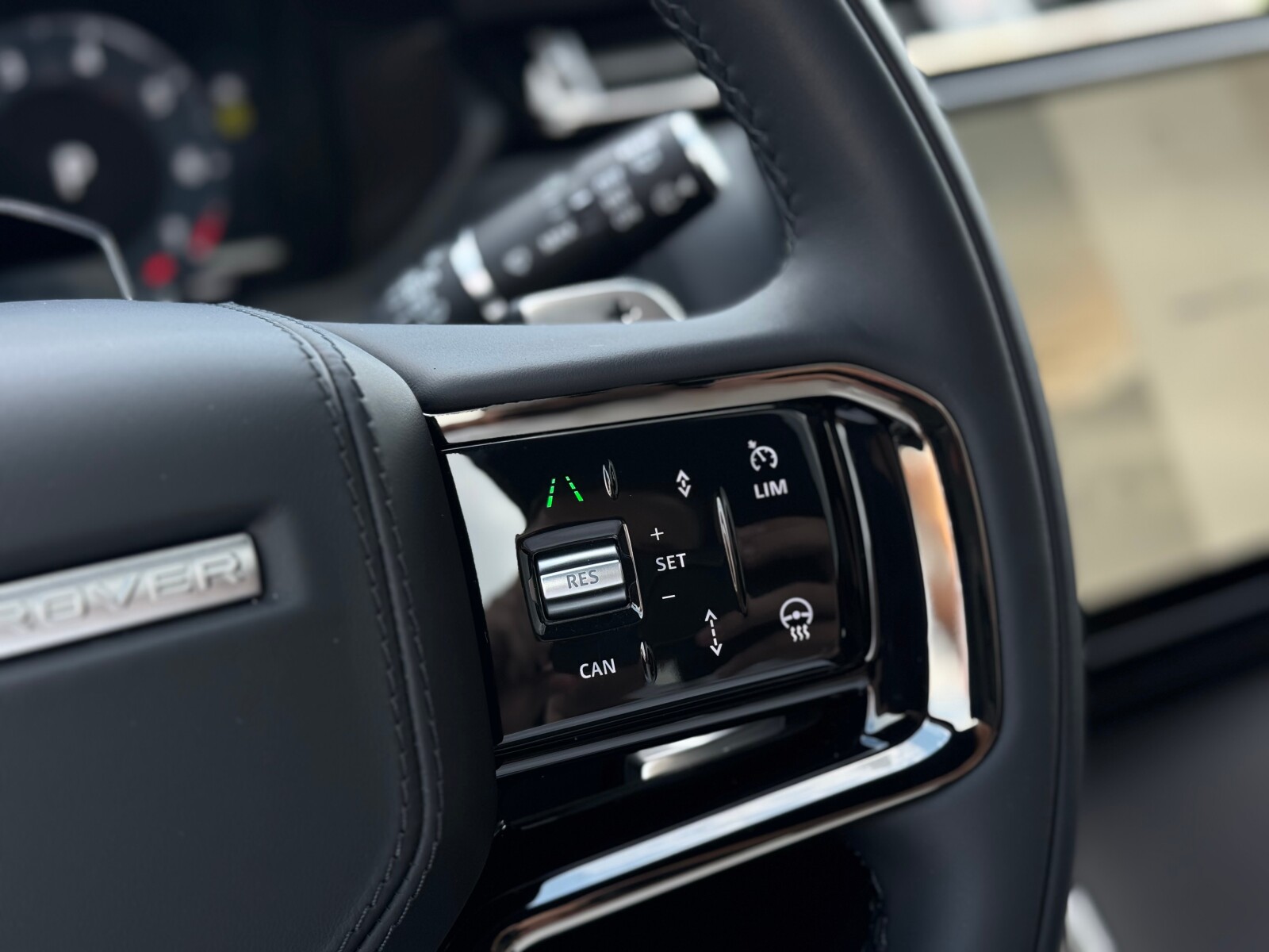 Land Rover Range Rover Velar - zdjęcie 15