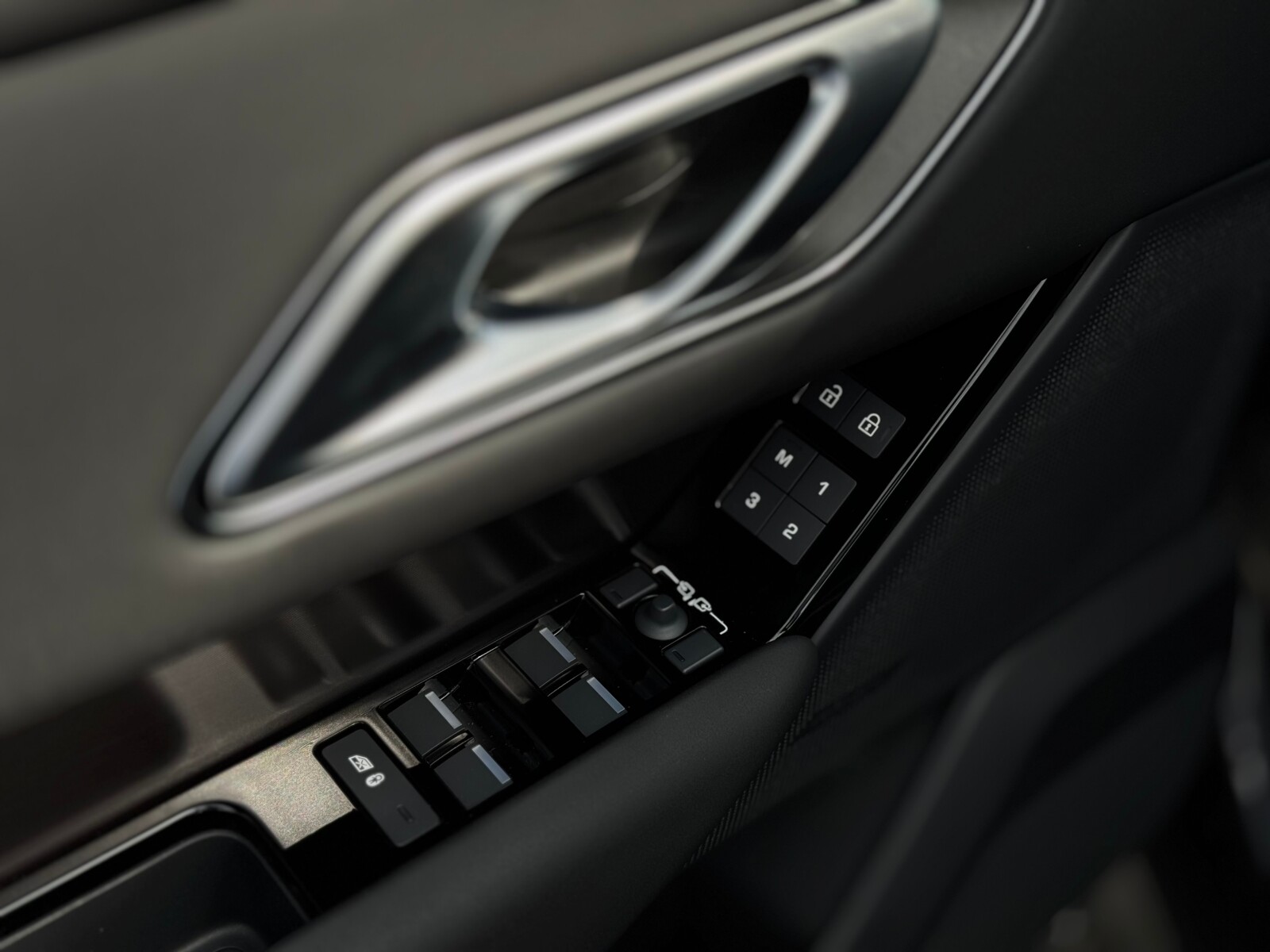 Land Rover Range Rover Velar - zdjęcie 10