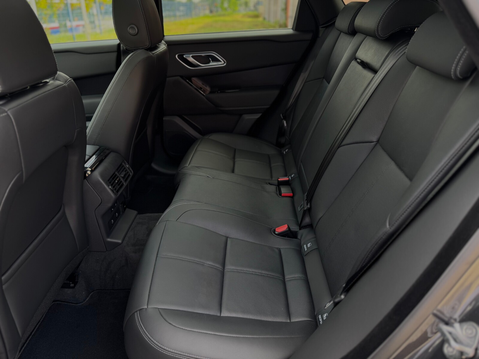 Land Rover Range Rover Velar - zdjęcie 31