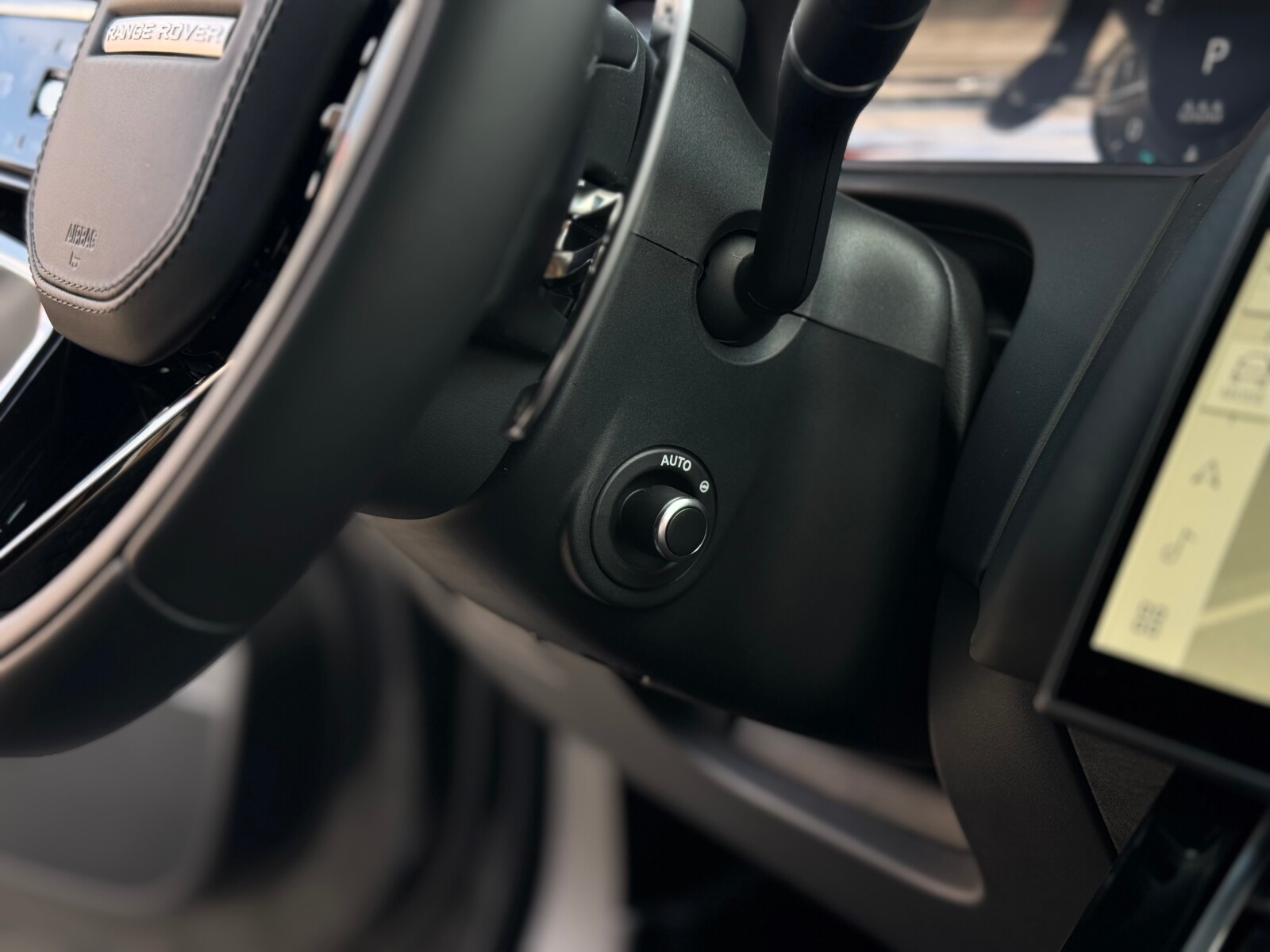 Land Rover Range Rover Velar - zdjęcie 16
