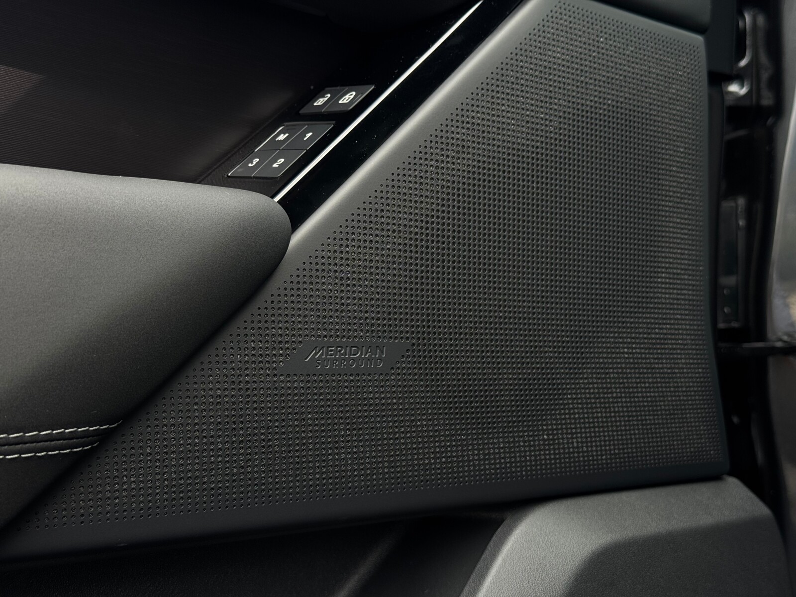 Land Rover Range Rover Velar - zdjęcie 11