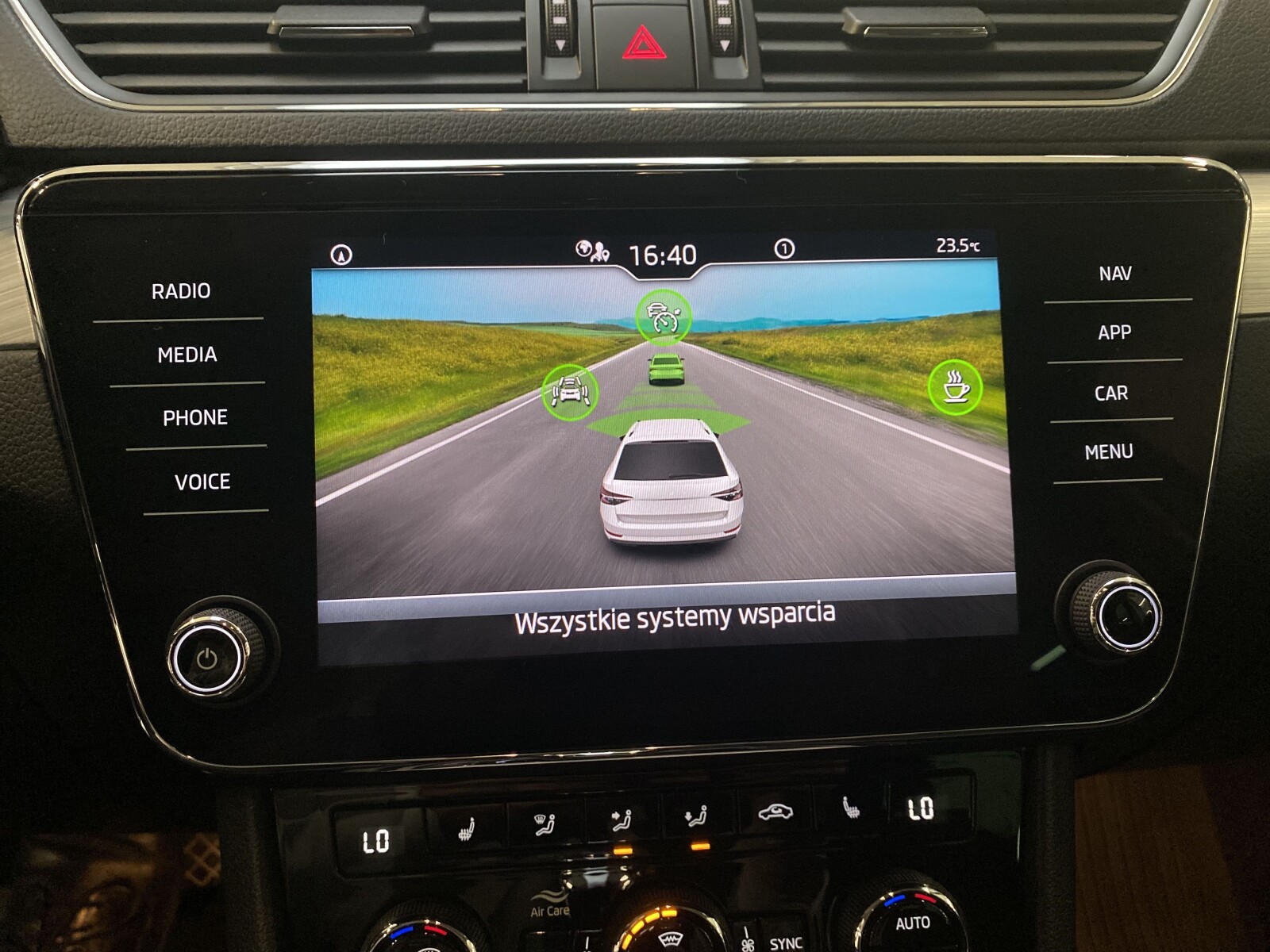 Škoda Superb Combi - zdjęcie 18