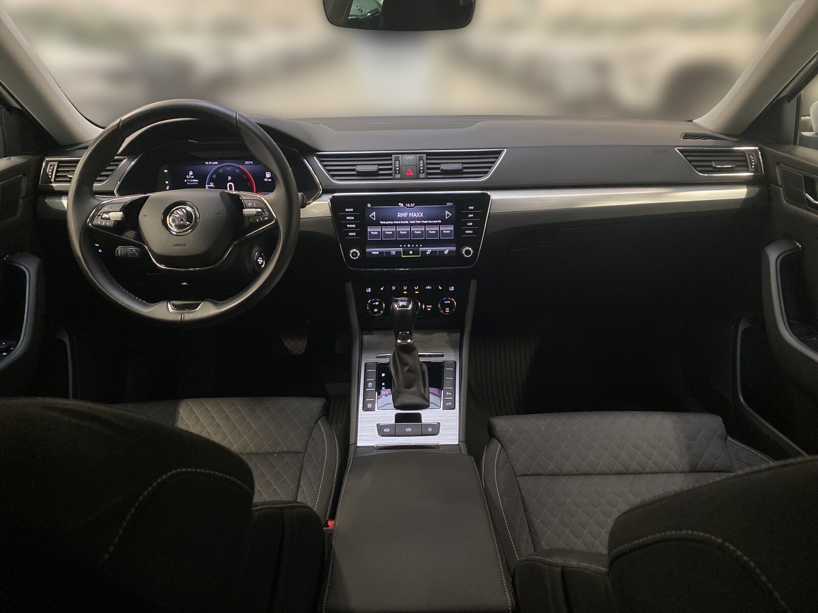 Škoda Superb Combi - zdjęcie 11