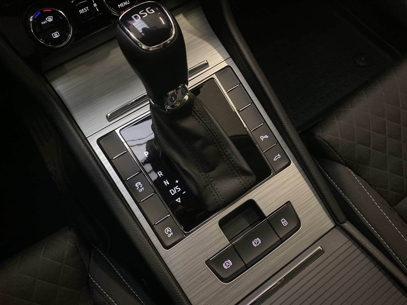 Škoda Superb Combi - zdjęcie 12
