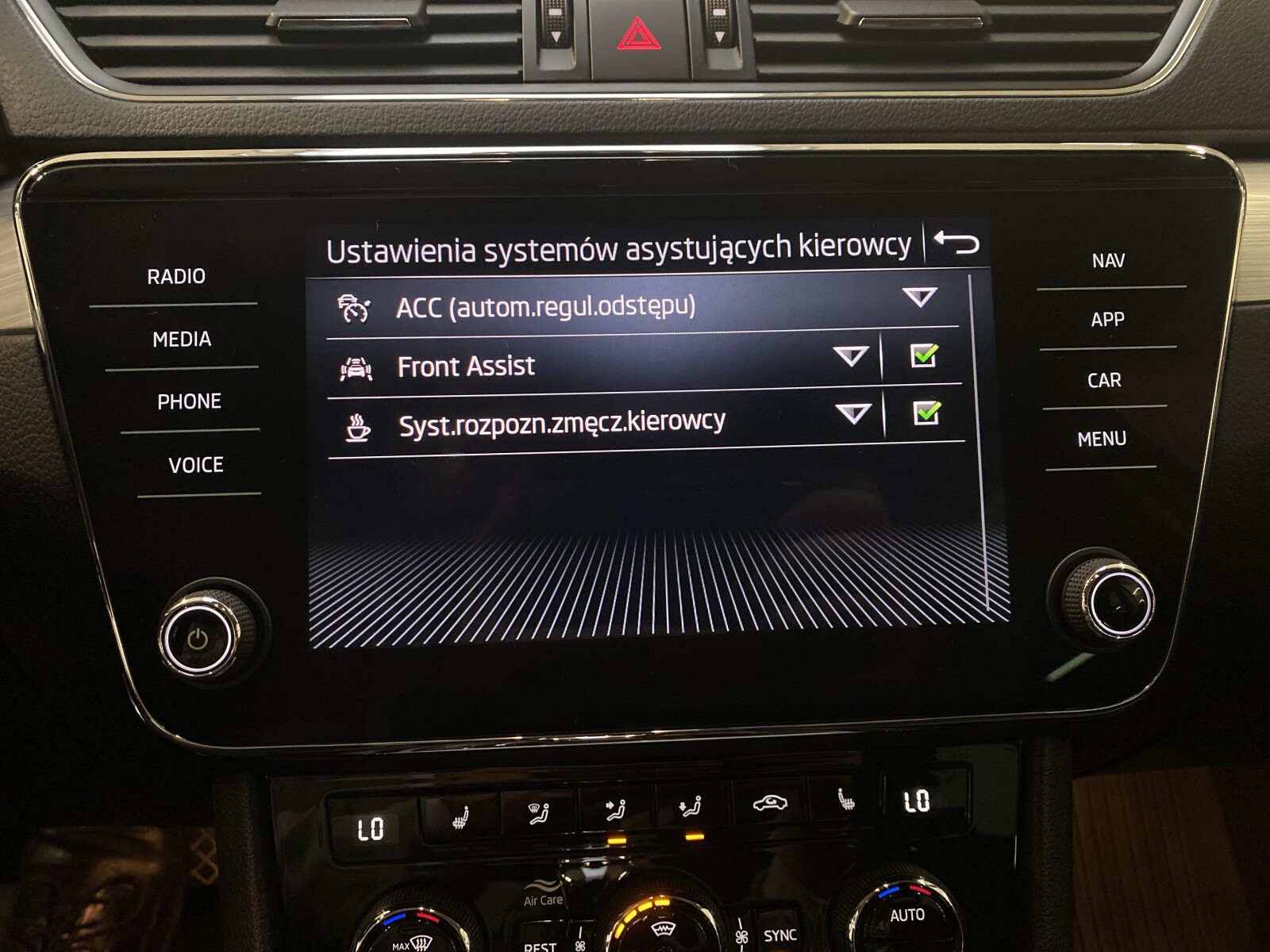 Škoda Superb Combi - zdjęcie 19