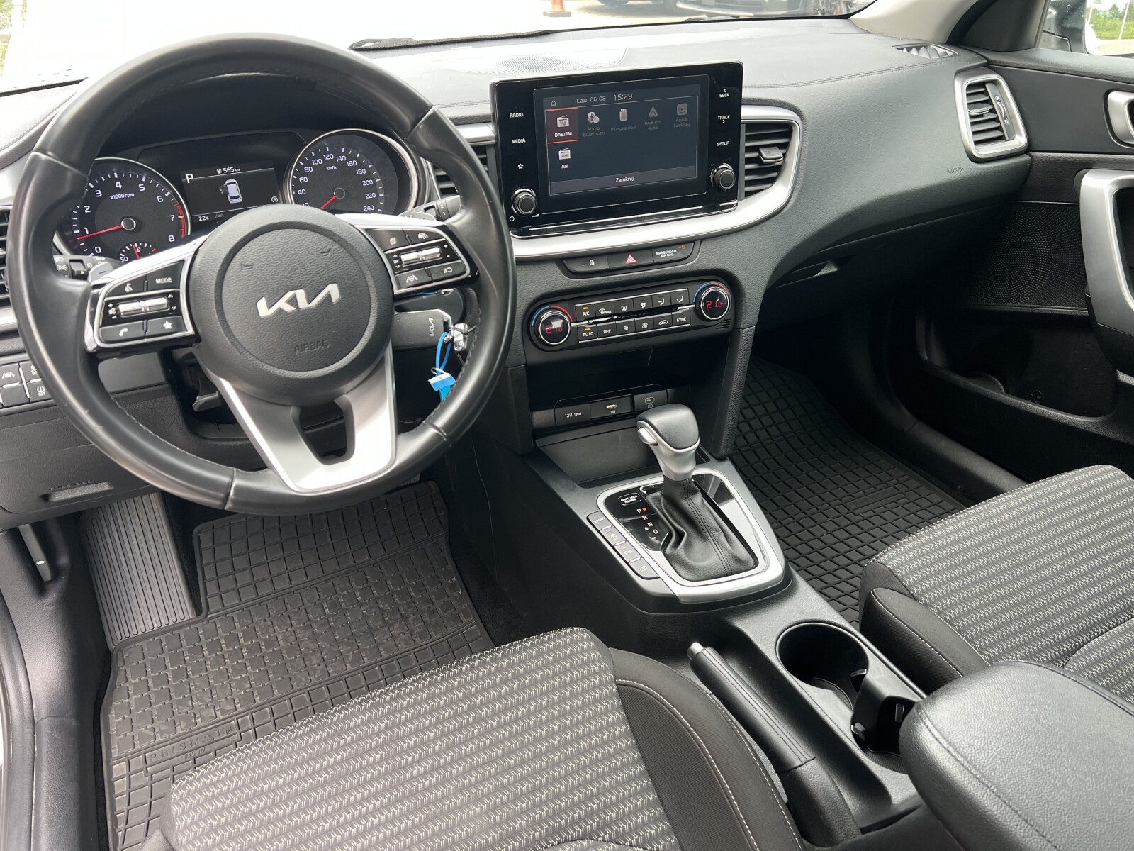 Kia Ceed - zdjęcie 25