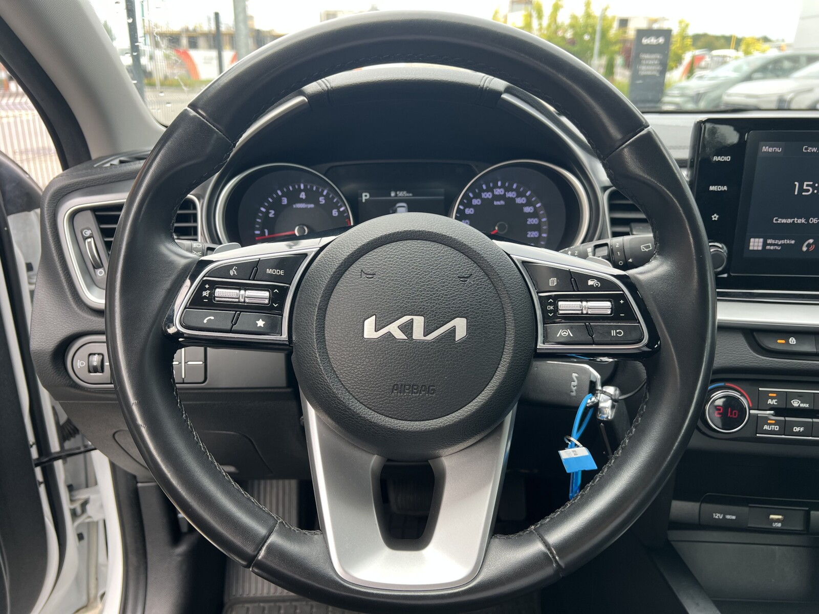 Kia Ceed - zdjęcie 17