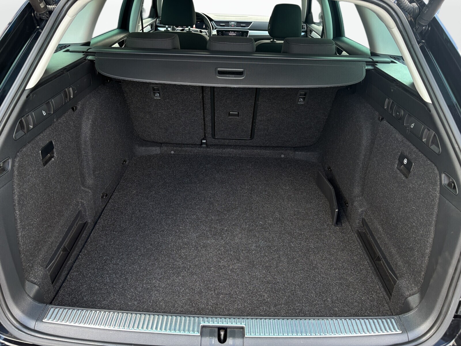 Škoda Superb Combi - zdjęcie 18