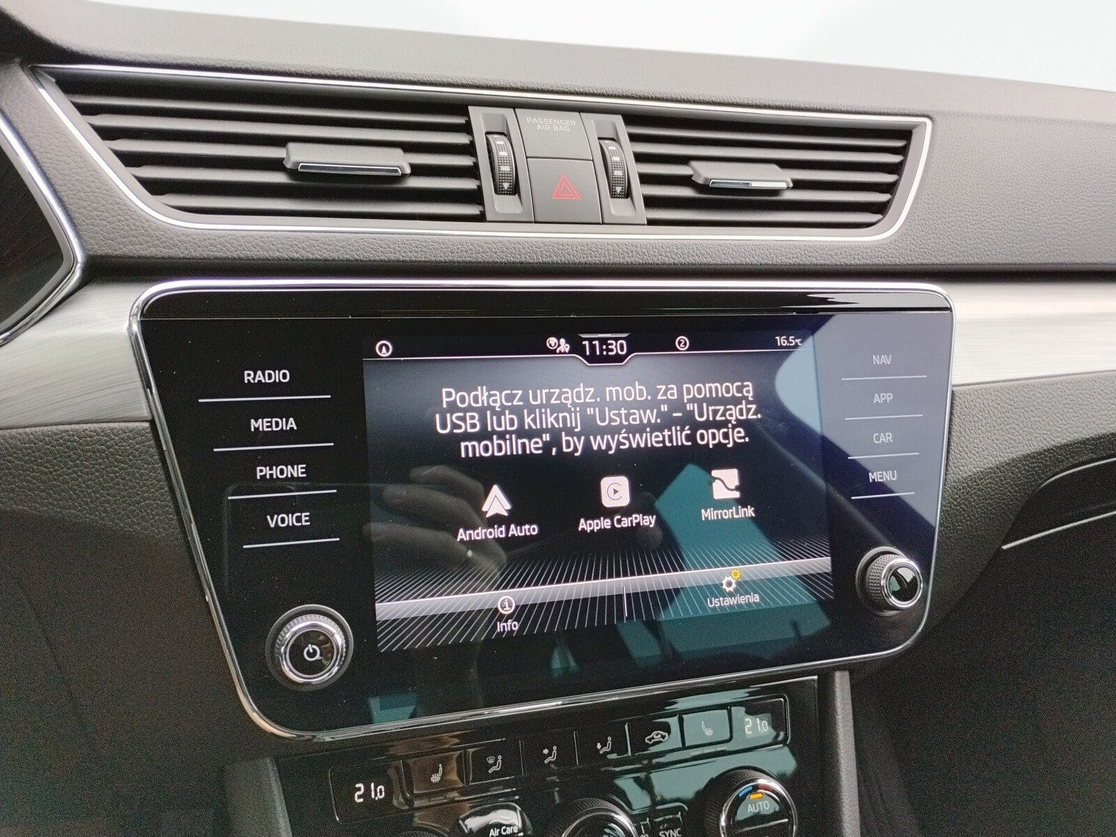 Škoda Superb Combi - zdjęcie 25