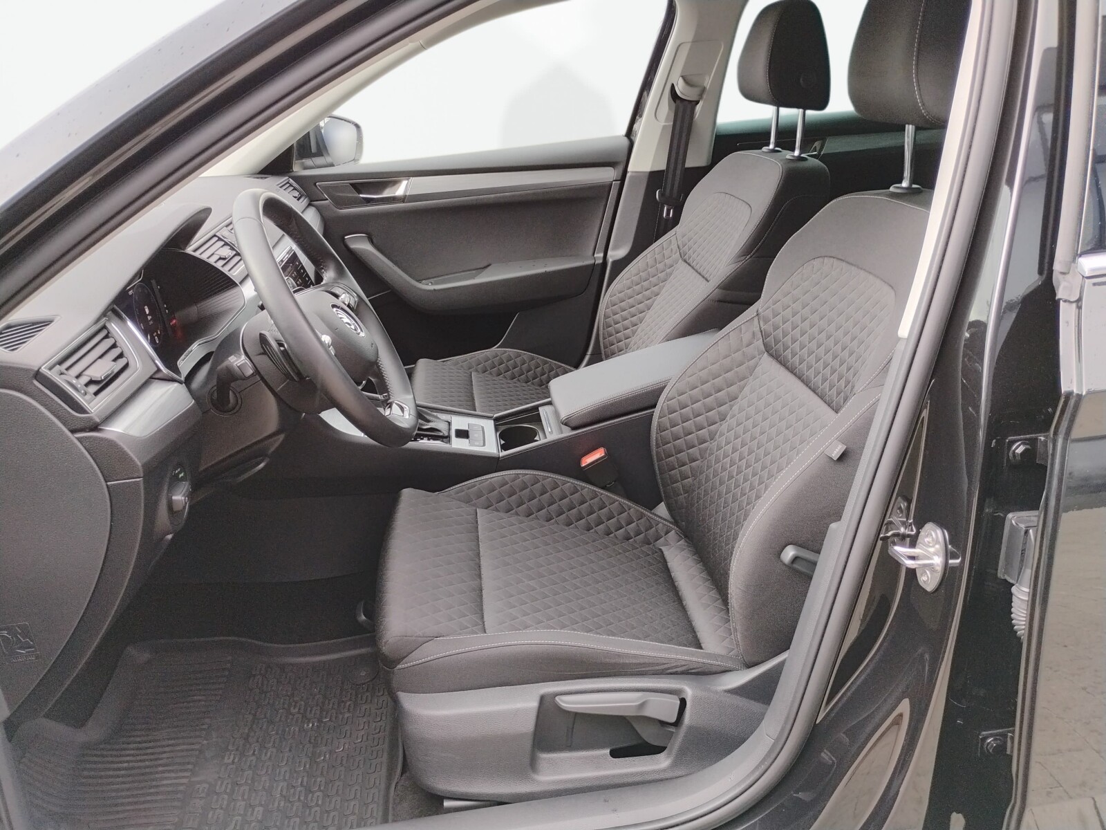 Škoda Superb Combi - zdjęcie 12