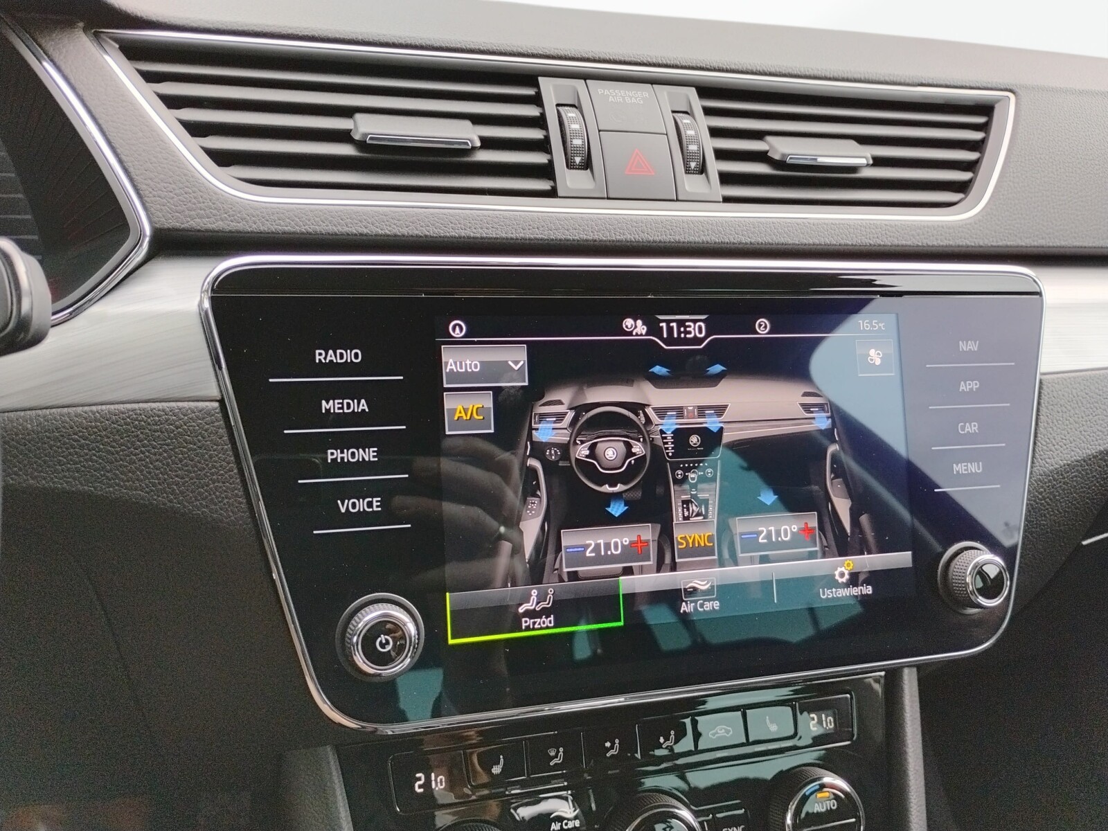 Škoda Superb Combi - zdjęcie 28