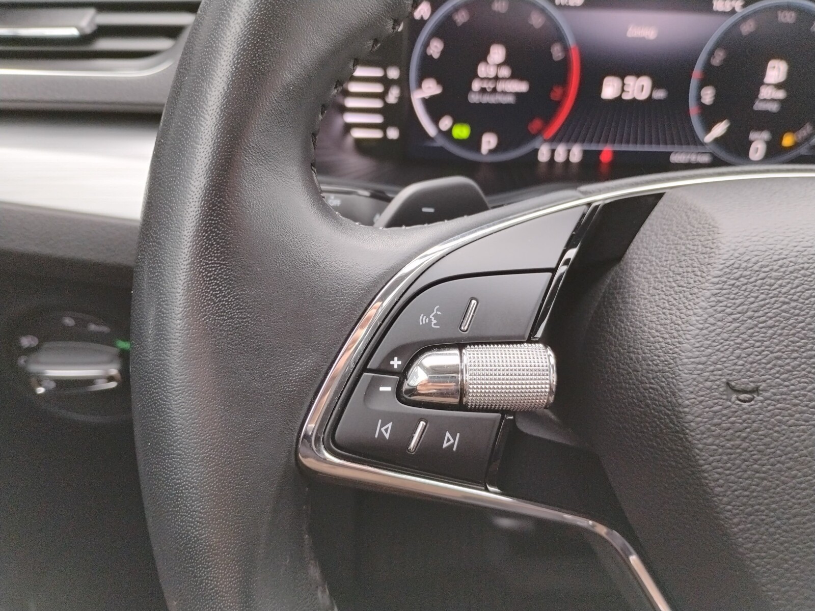 Škoda Superb Combi - zdjęcie 20