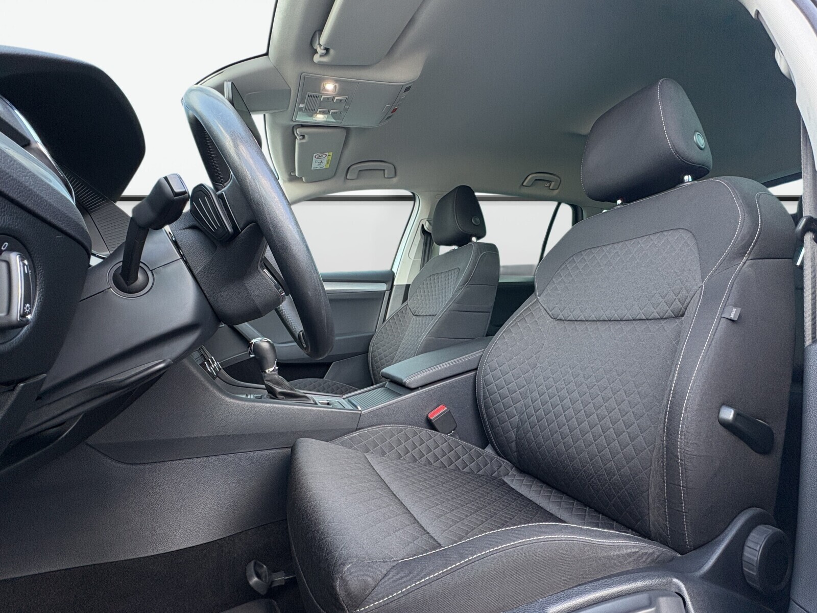 Škoda Superb Combi - zdjęcie 9