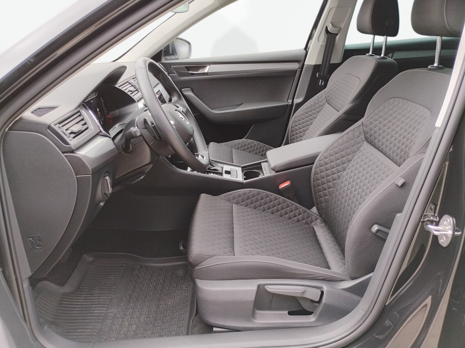 Škoda Superb Combi - zdjęcie 9