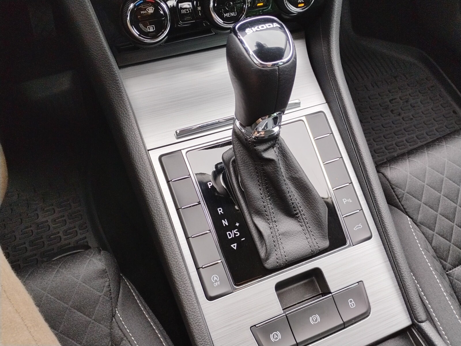 Škoda Superb Combi - zdjęcie 28