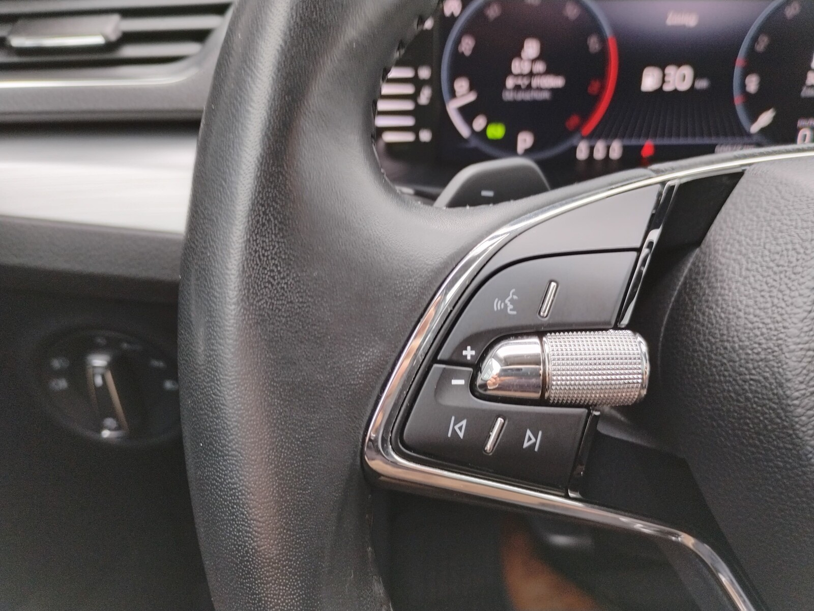 Škoda Superb Combi - zdjęcie 18