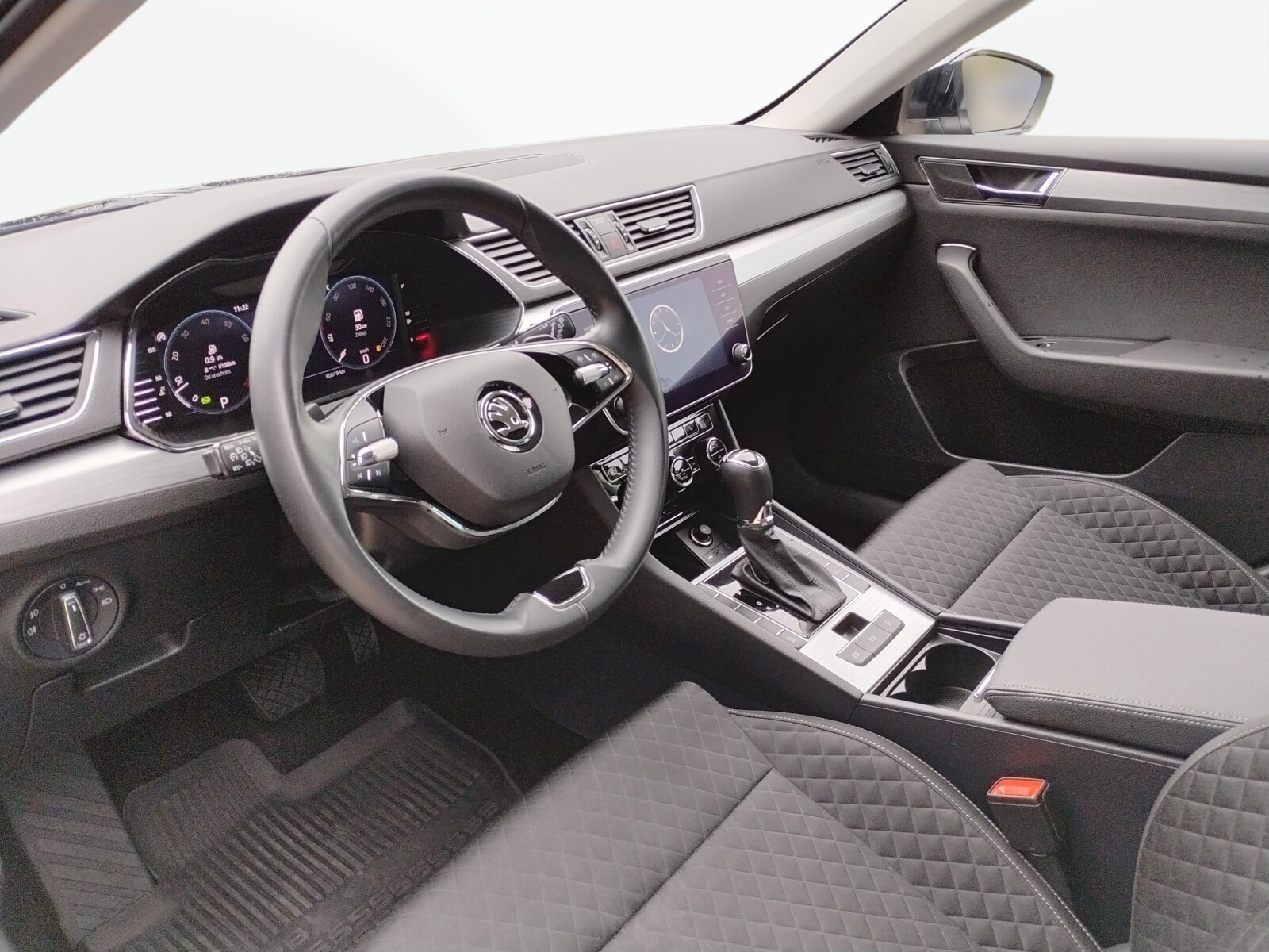 Škoda Superb Combi - zdjęcie 17