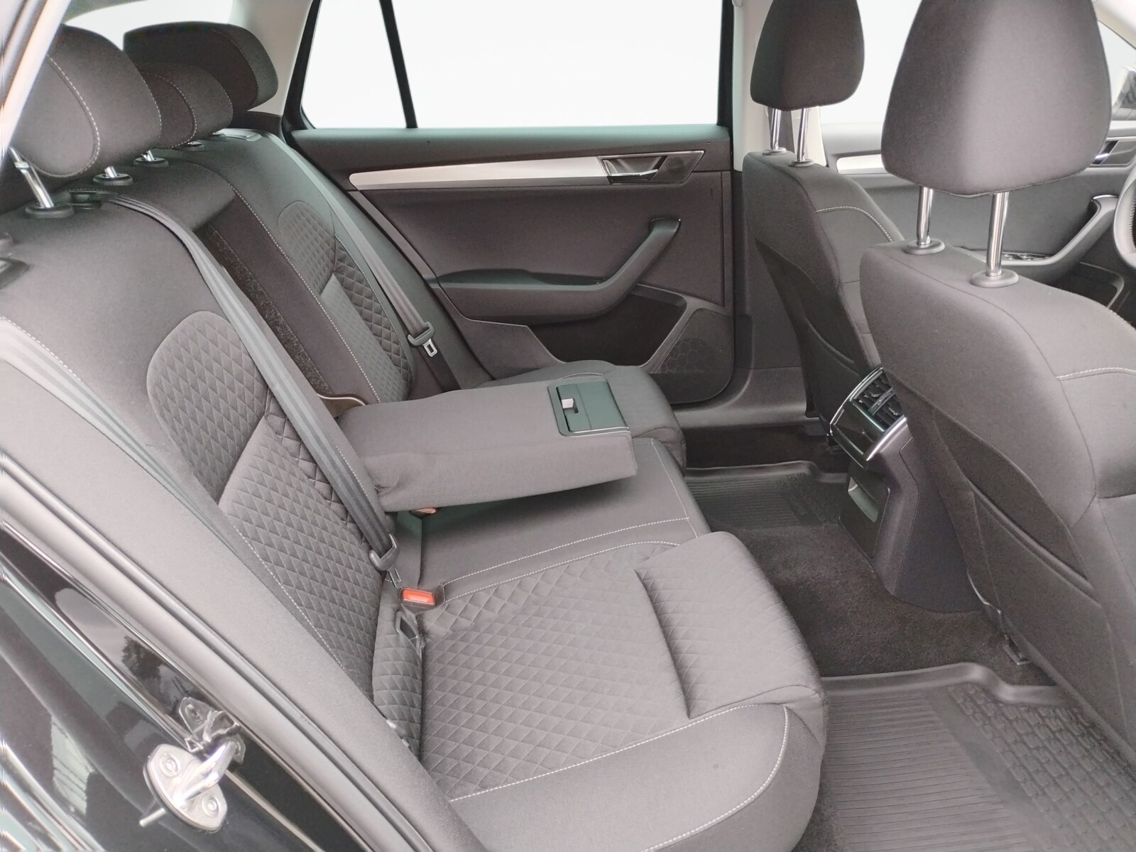 Škoda Superb Combi - zdjęcie 13