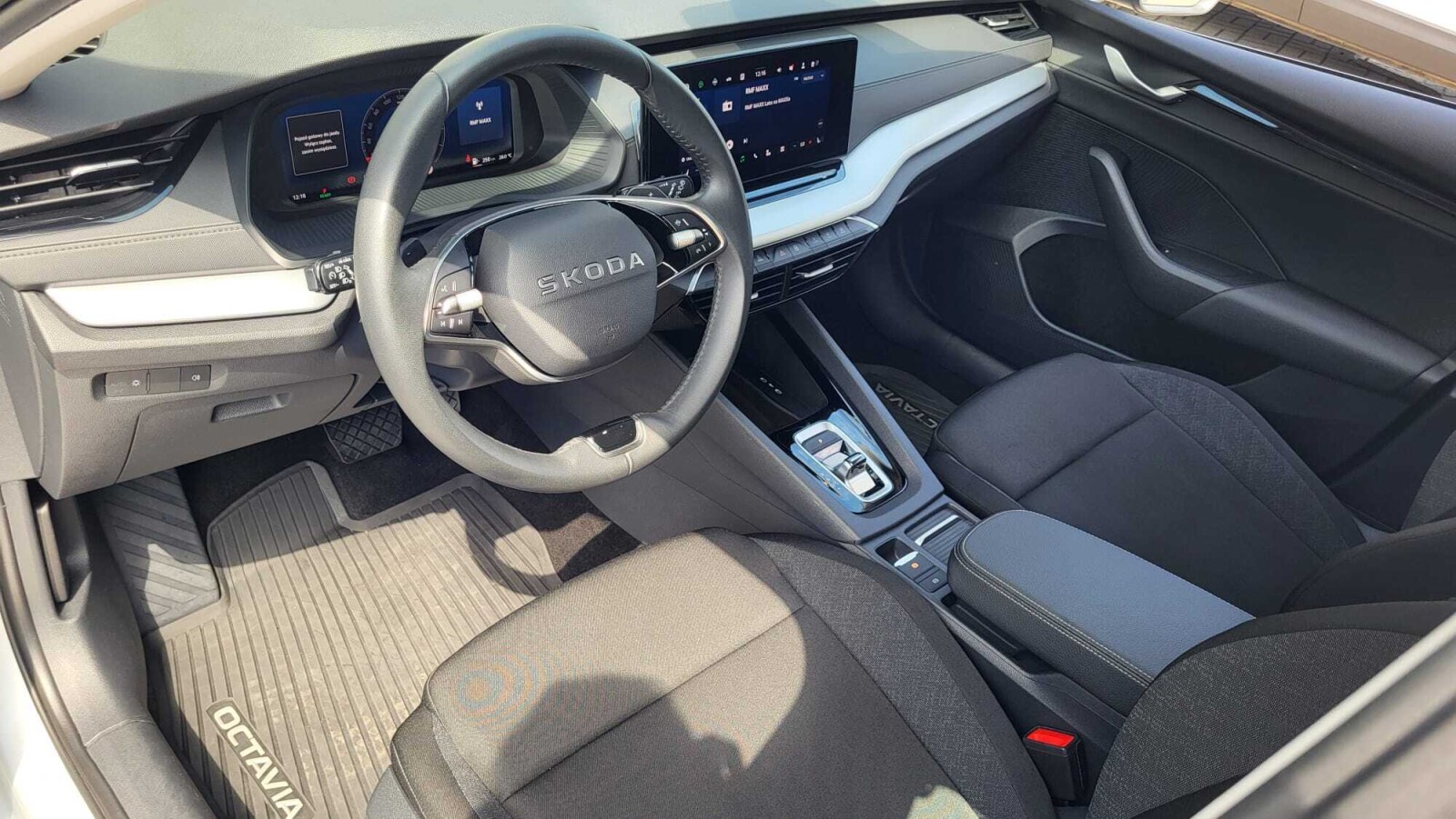 Škoda Octavia Combi - zdjęcie 10