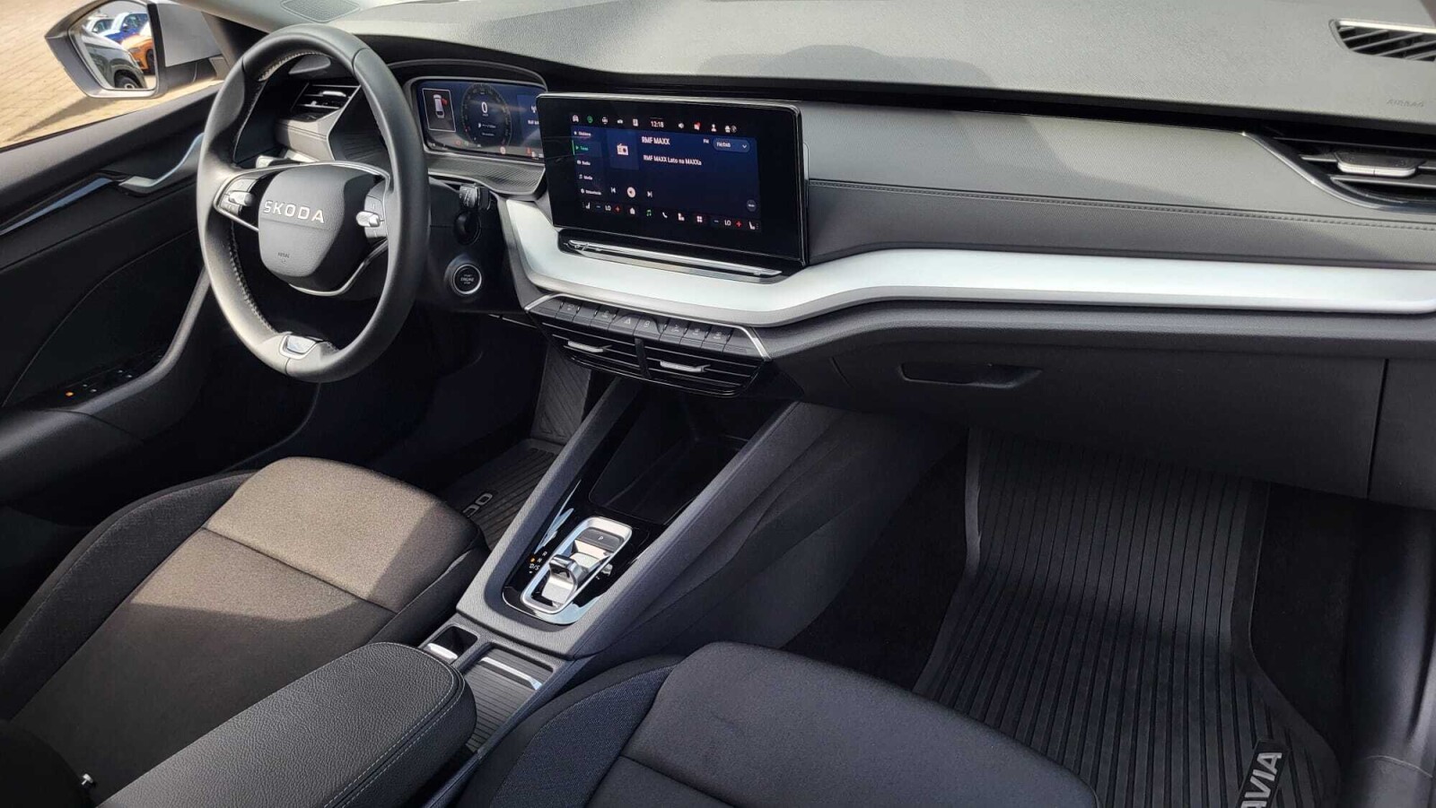 Škoda Octavia Combi - zdjęcie 15