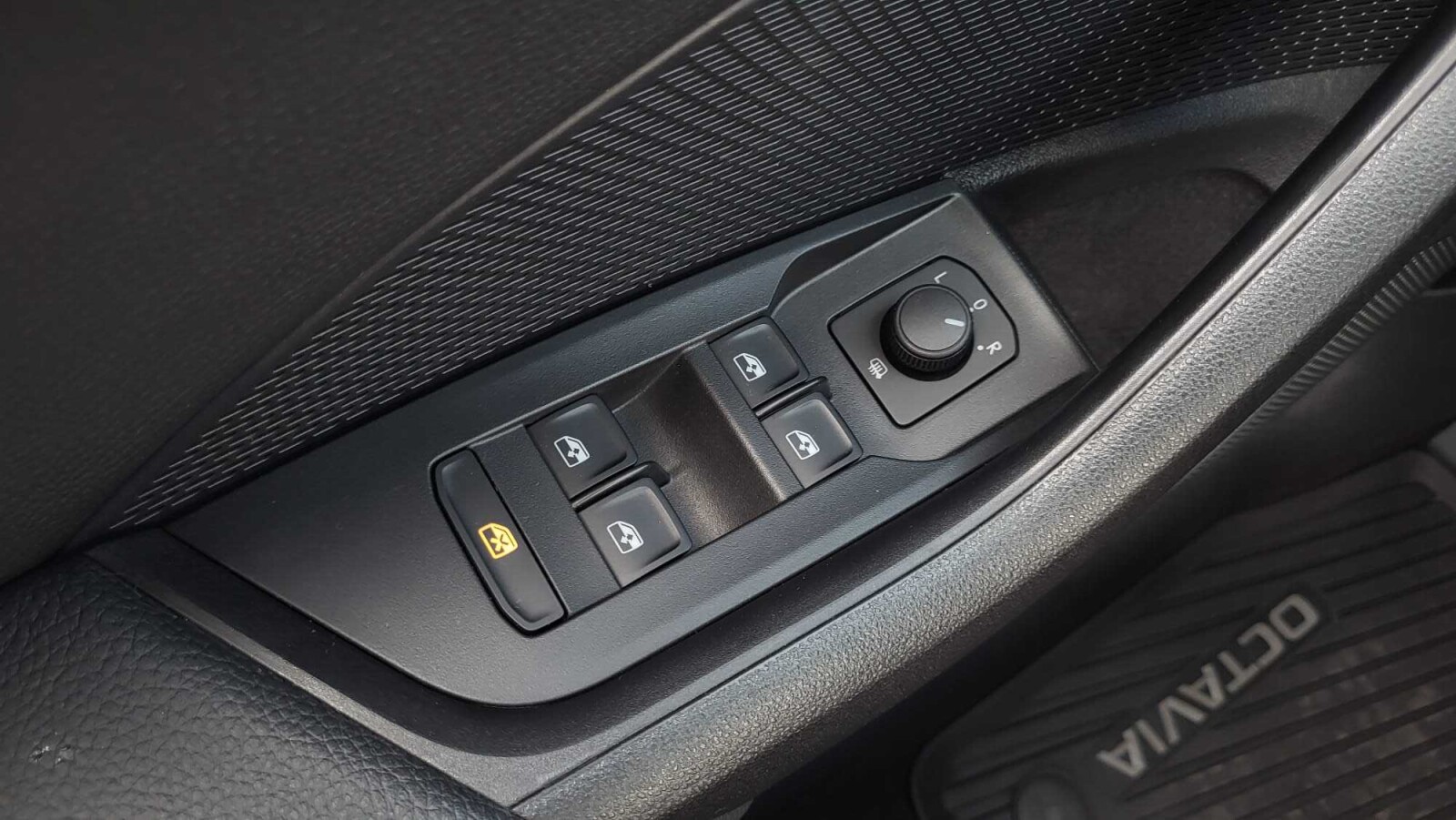 Škoda Octavia Combi - zdjęcie 16