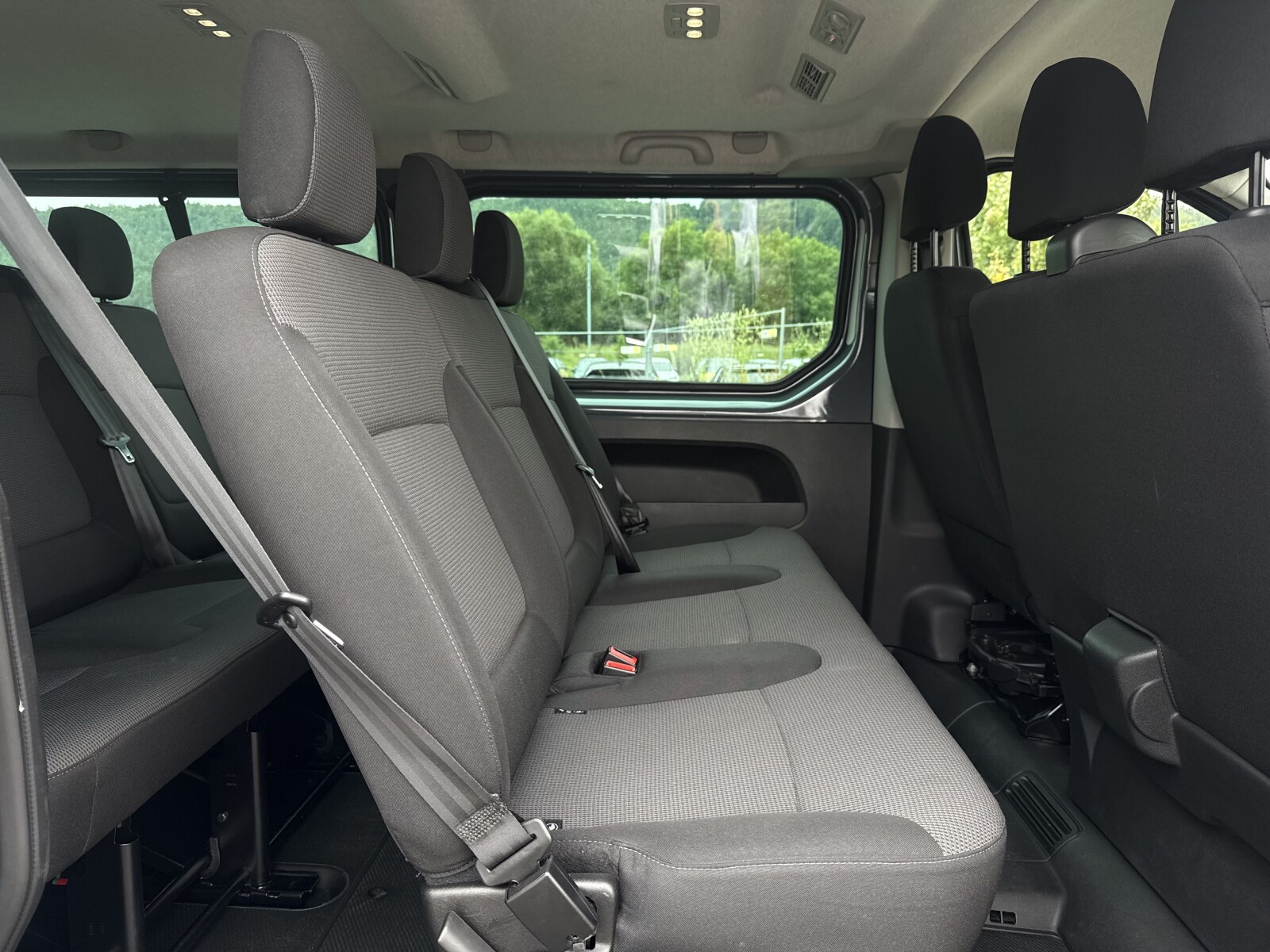 Renault Trafic - zdjęcie 28