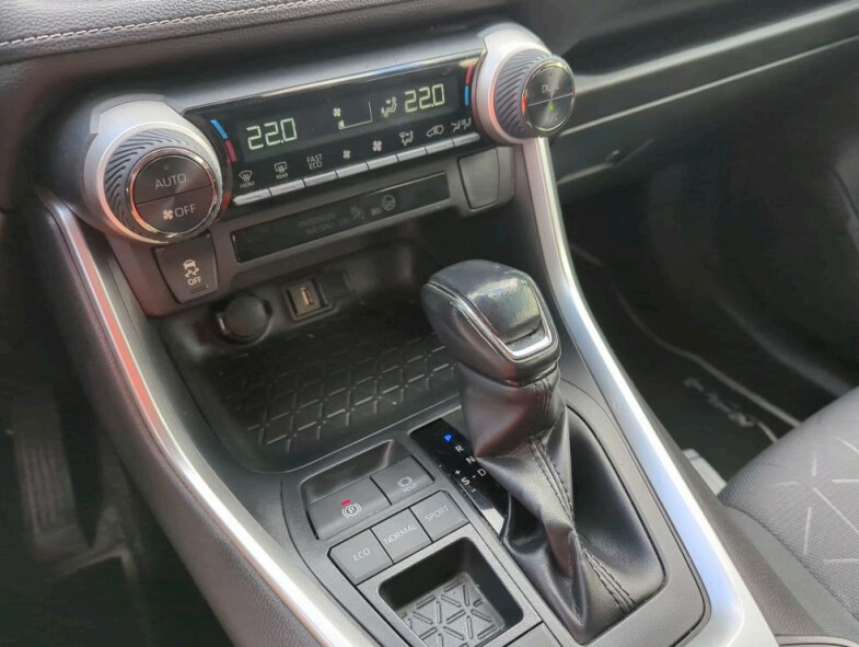 Toyota RAV 4 - zdjęcie 6
