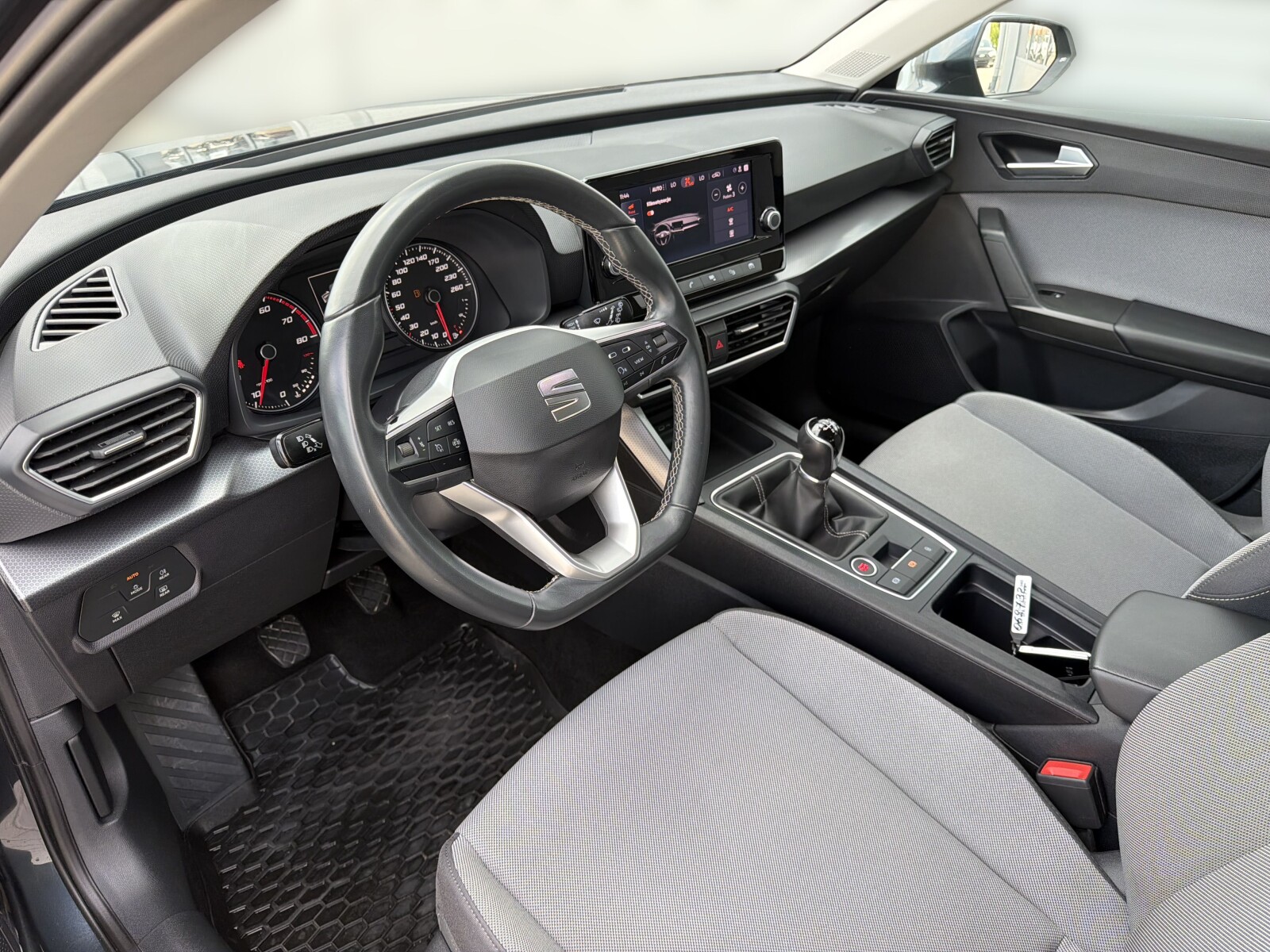 Seat Leon Sportstourer - zdjęcie 9