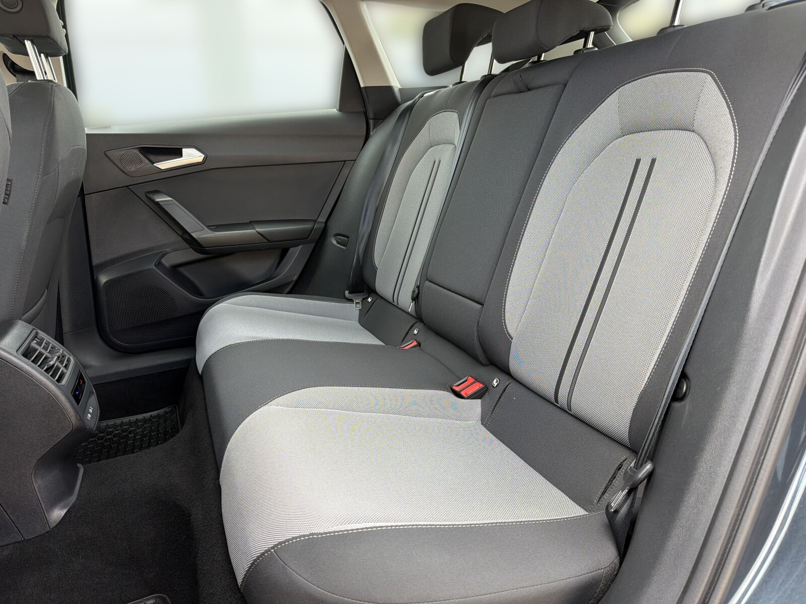 Seat Leon Sportstourer - zdjęcie 14