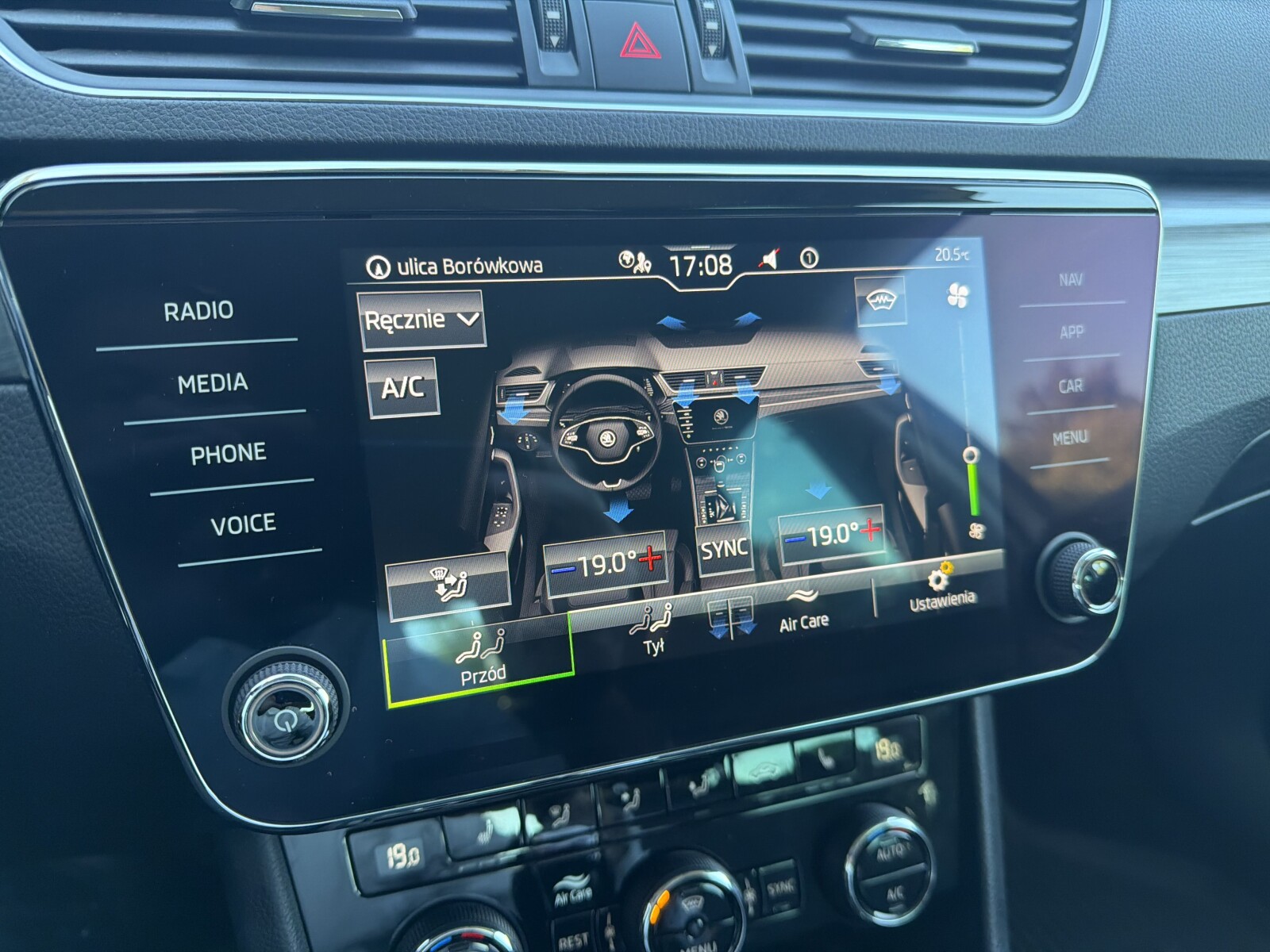 Škoda Superb - zdjęcie 25
