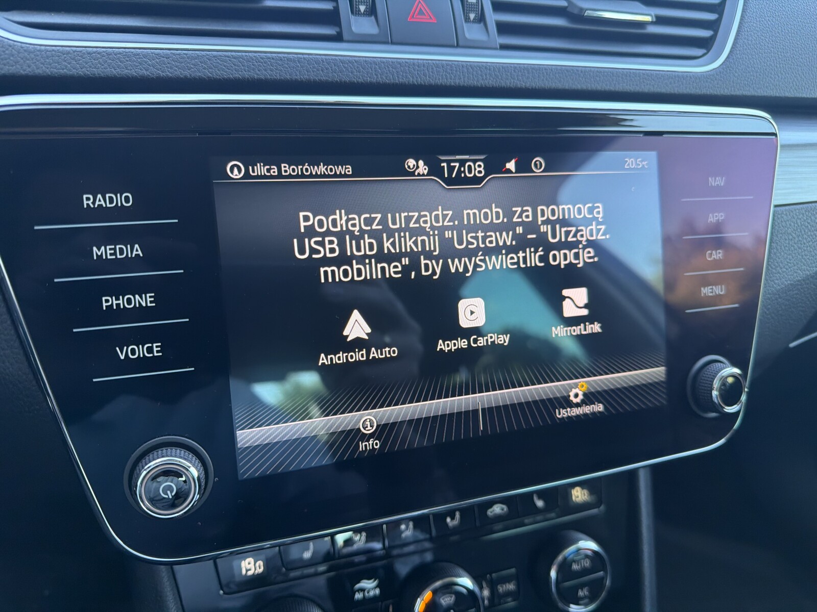 Škoda Superb - zdjęcie 23