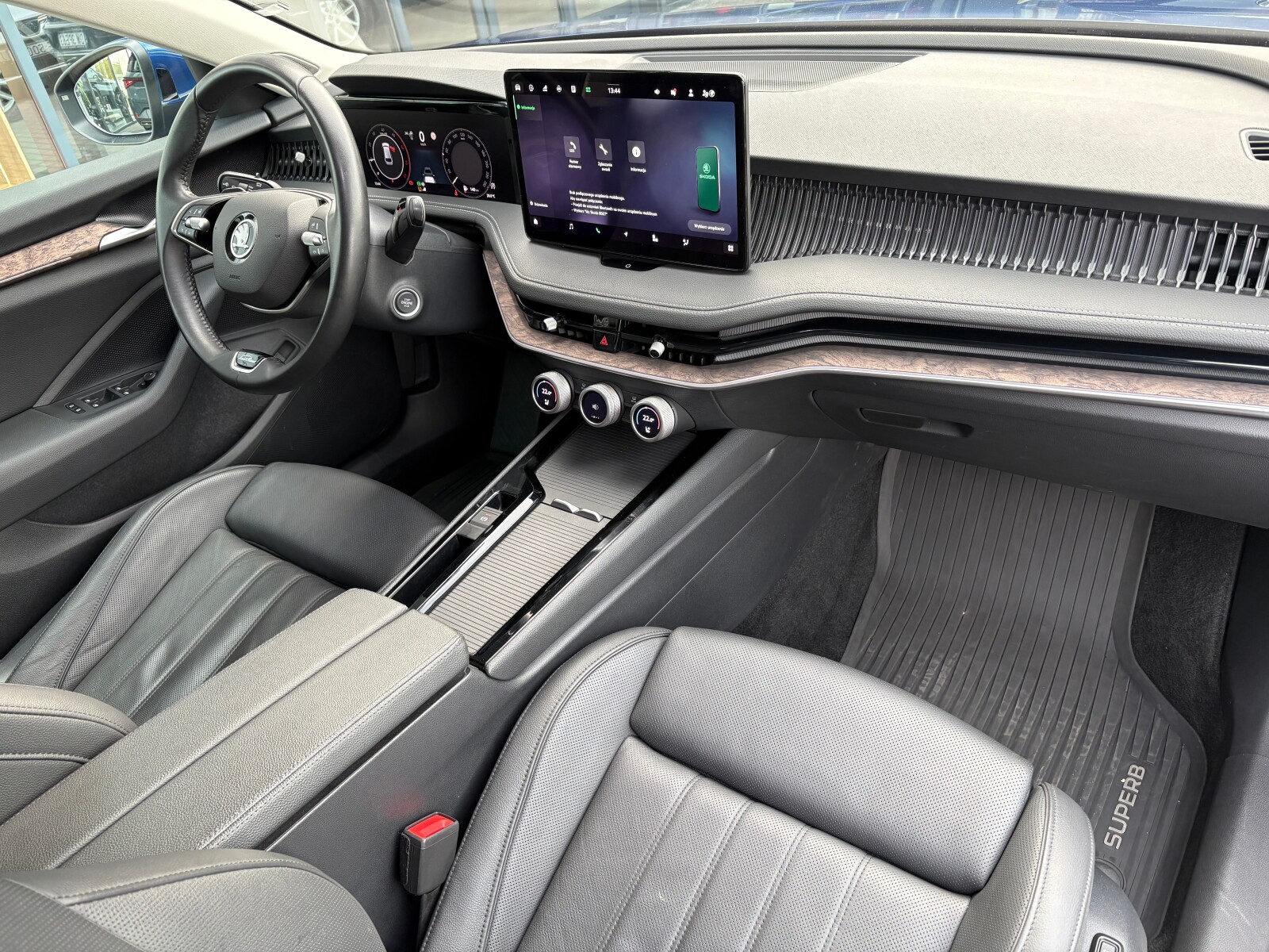 Škoda Superb Combi - zdjęcie 16