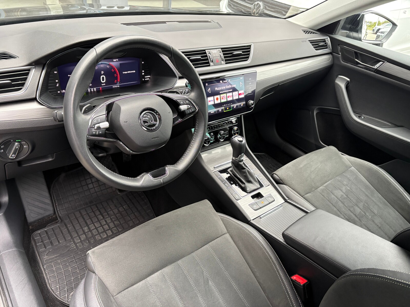 Škoda Superb Combi - zdjęcie 11